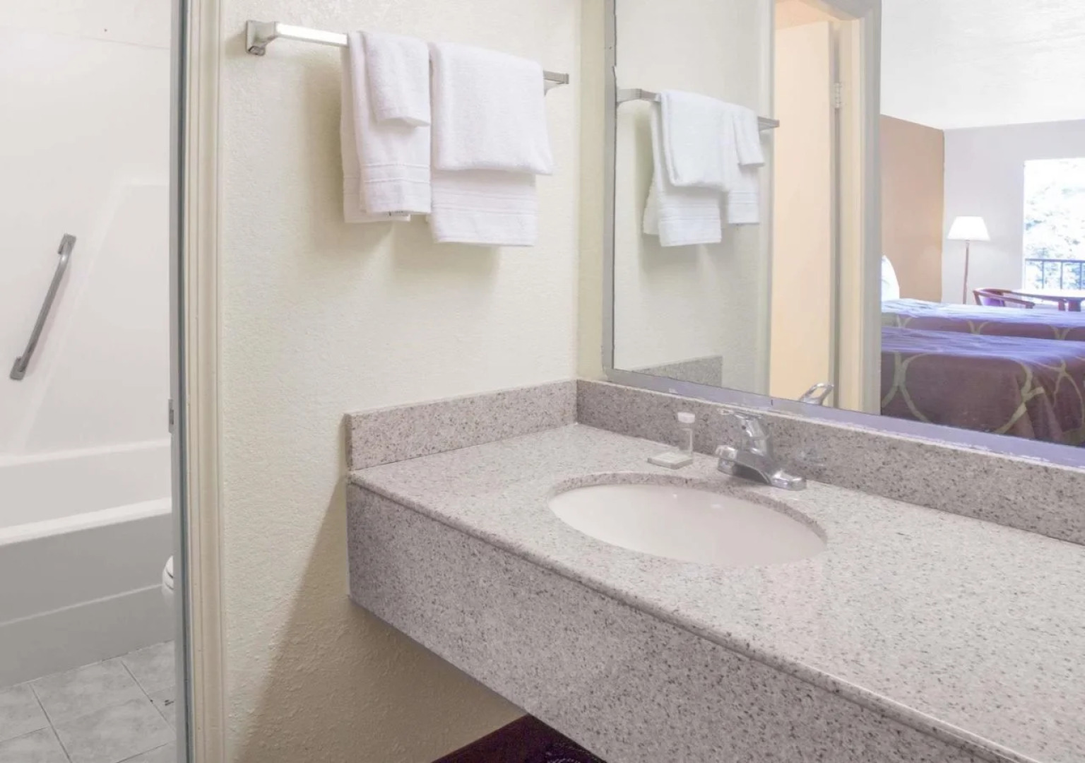 Super Inn Williamsburg