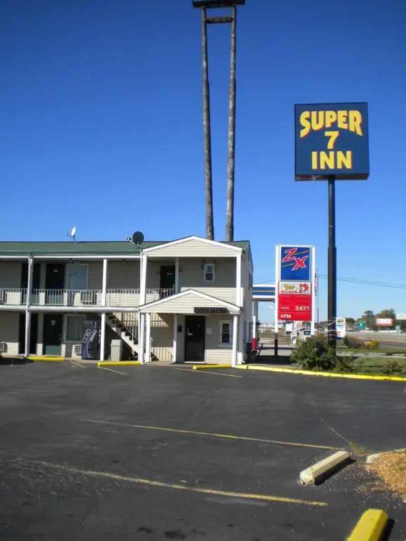Super 7 Inn