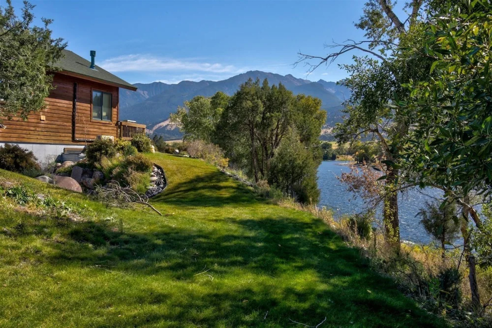 PV - Yellowstone River Retreat