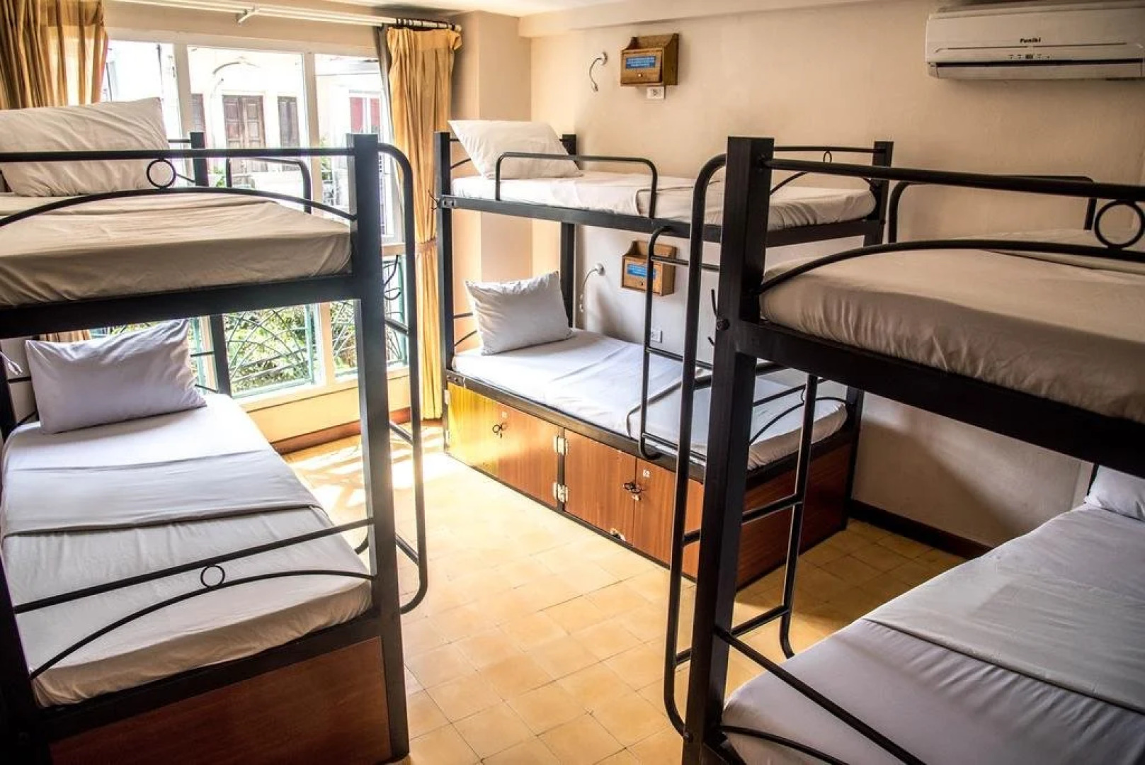 Vietnam Backpacker Hostels Downtown