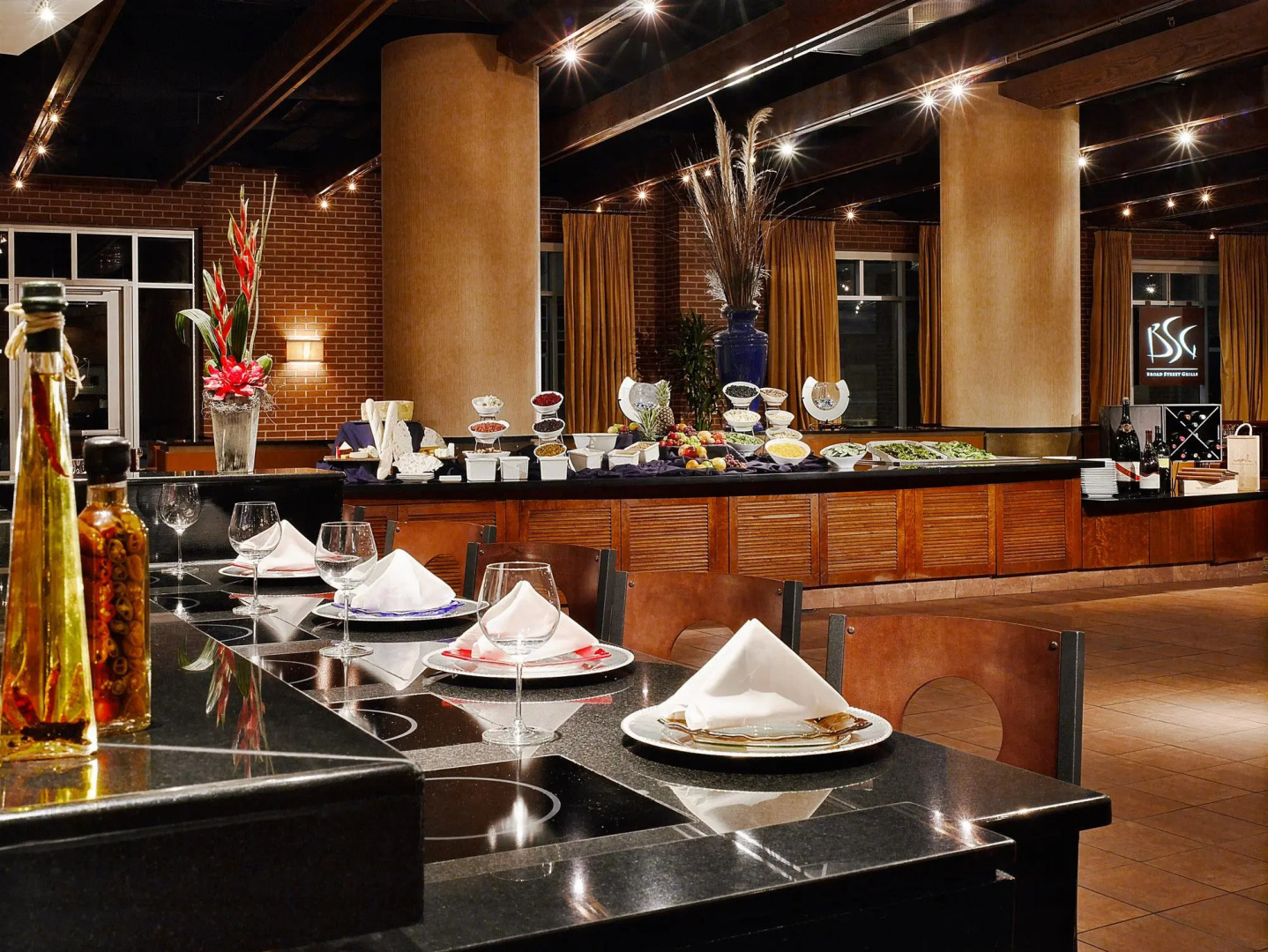 The Chattanoogan Hotel, Curio Collection by Hilton