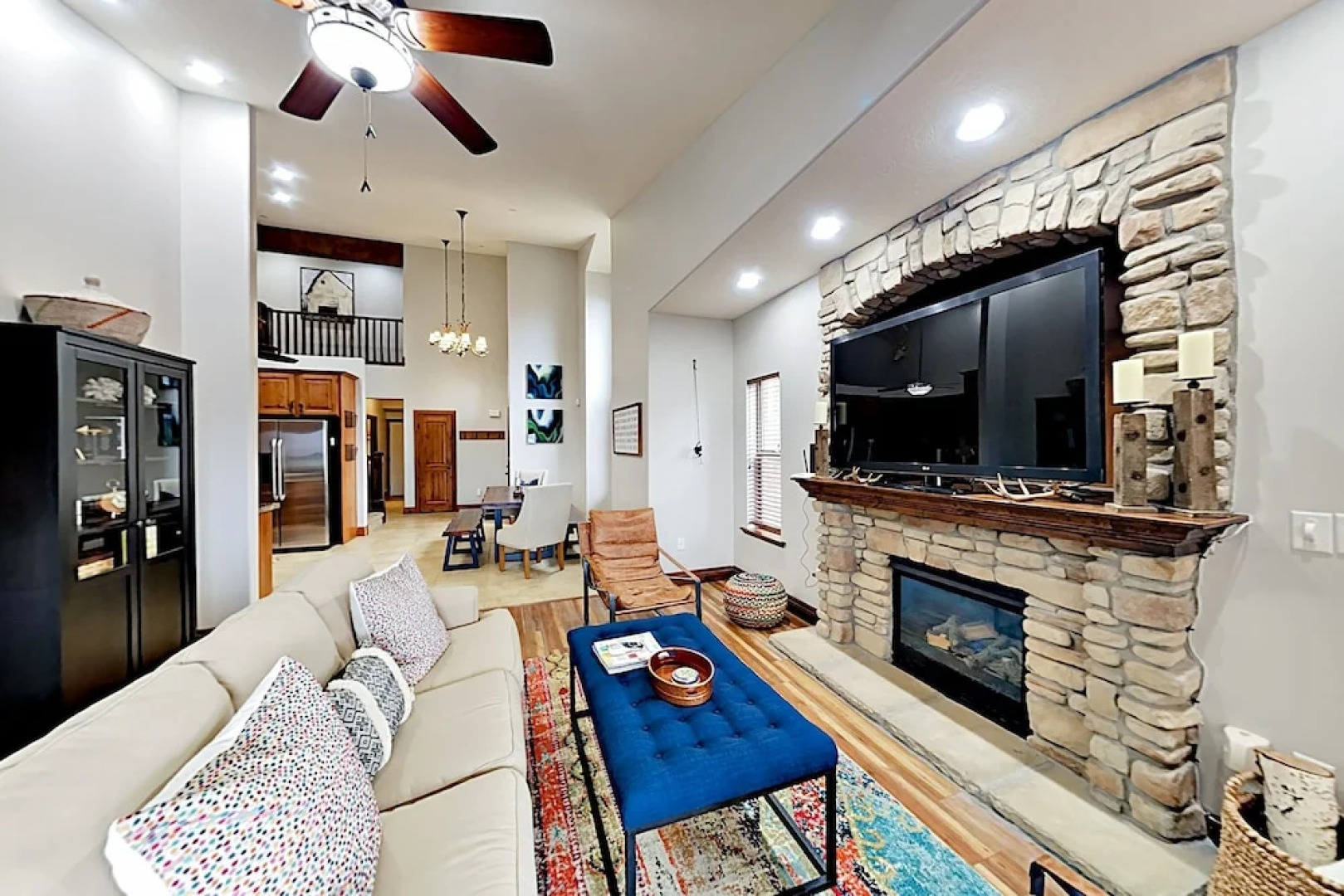 Big Townhome W/ Hot Tub, Views, 3 Living Rooms 5 Bedroom Townhouse