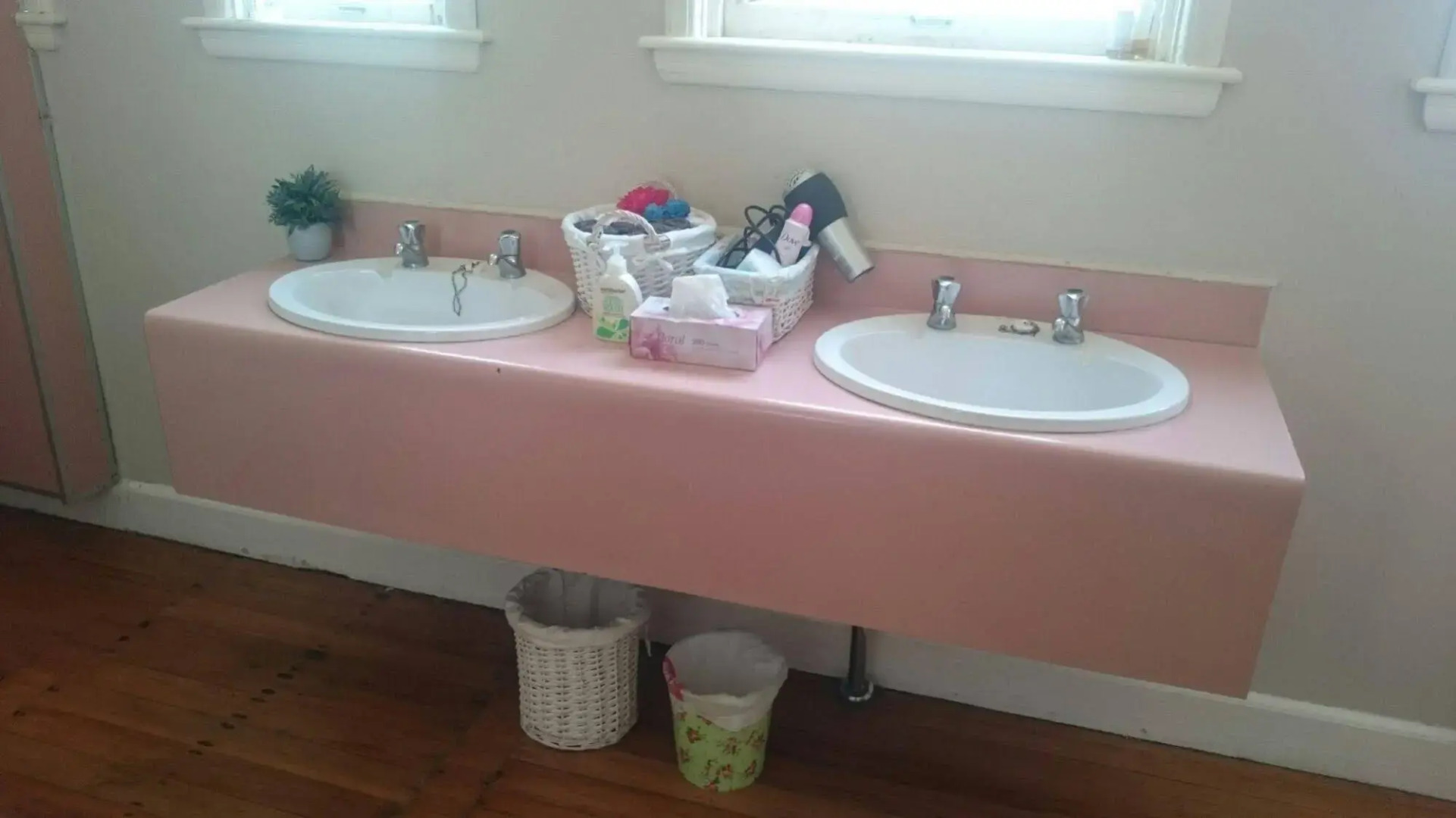 Snowy Waters Lodge & Tours