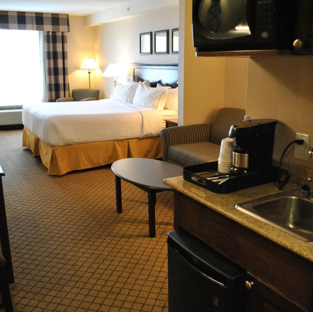 Holiday Inn Express & Suites North Bay by IHG