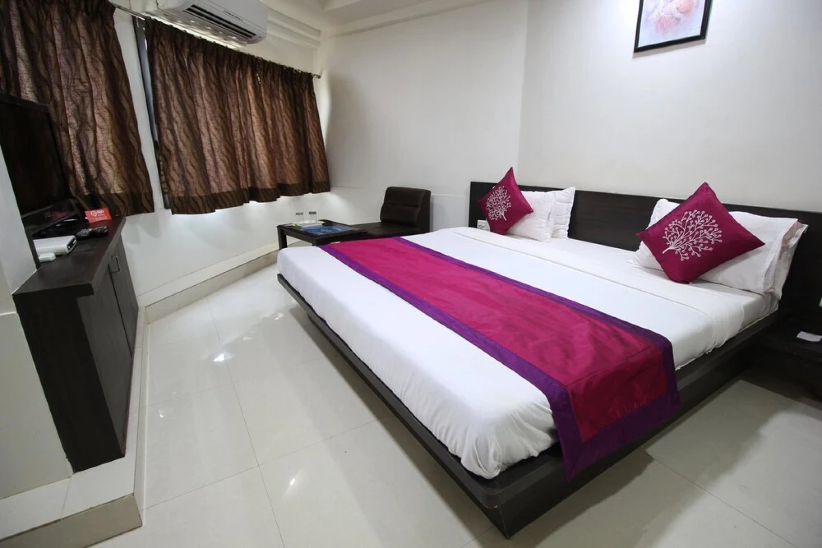 OYO 1360 Hotel Cross Road