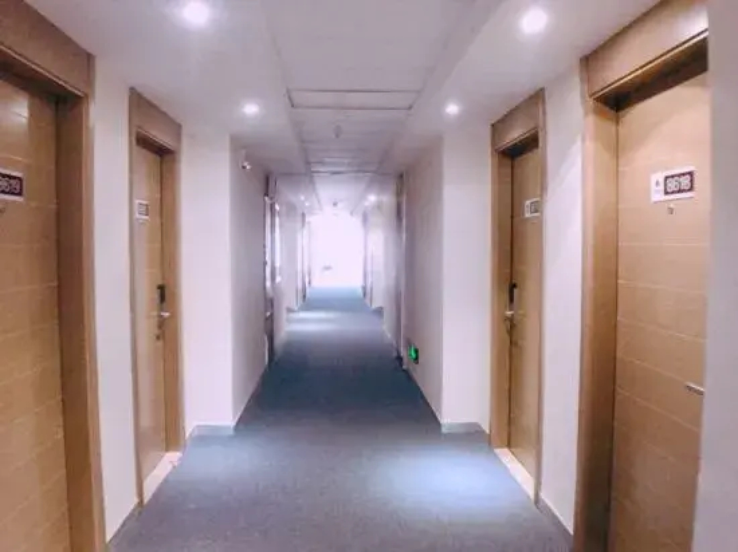 Quanna Hotel (Zhengzhou Railway Station Yinji Plaza)