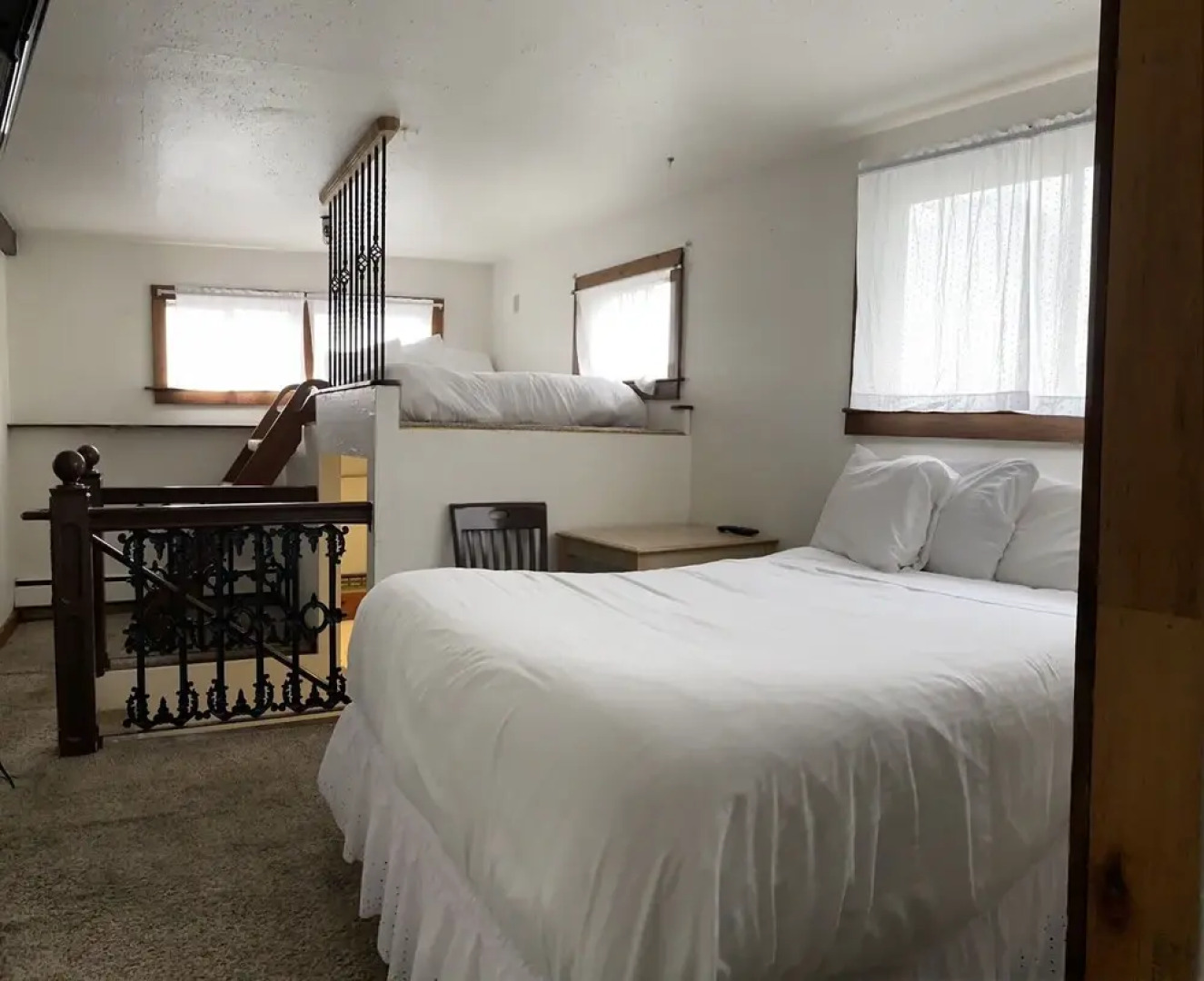 Alaskan Hotel and Bar