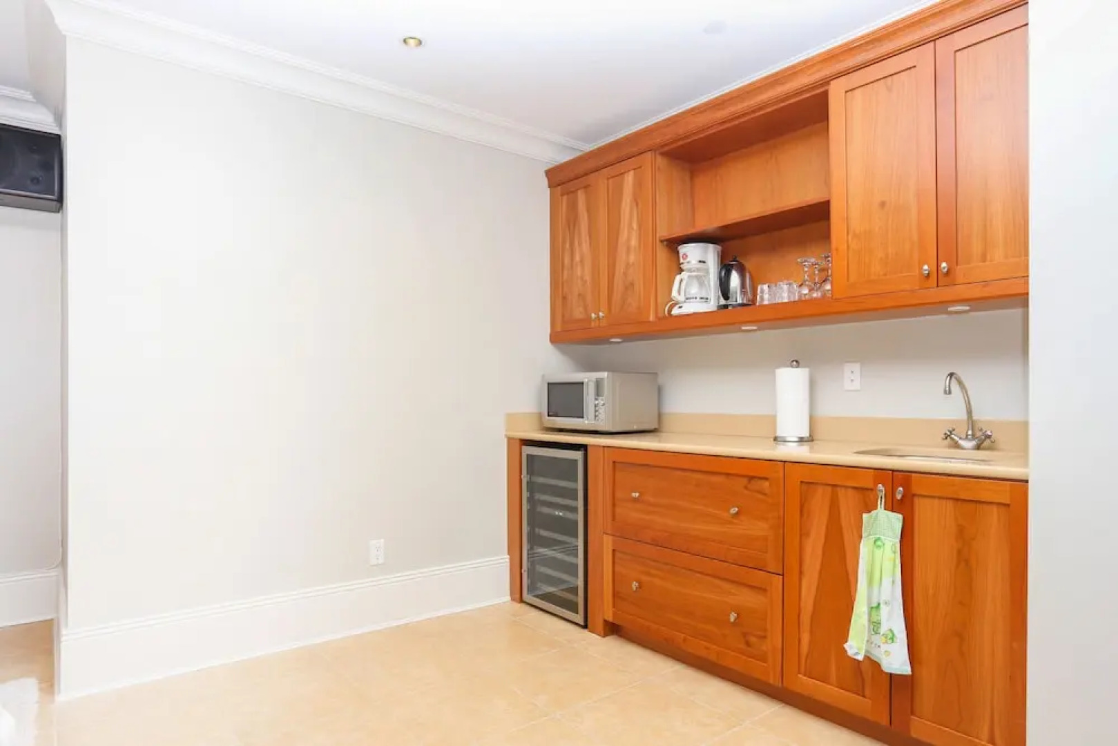 Charming Suite Cypress by Elevate Rooms