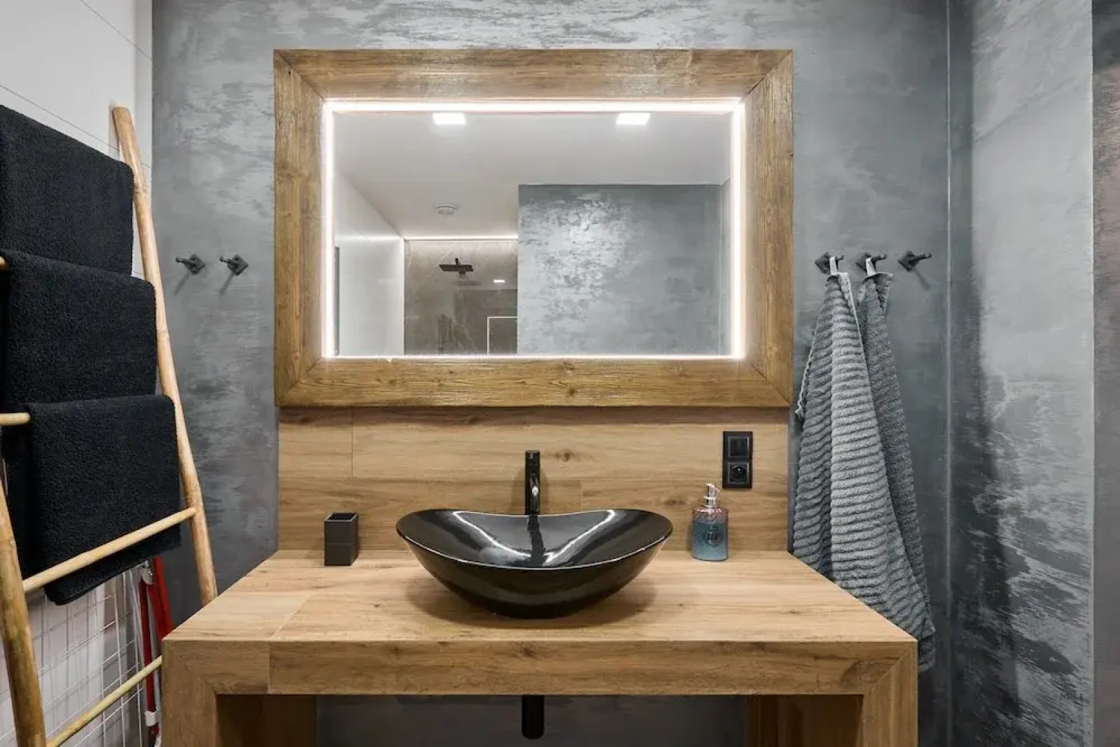 Villa in Radvanice With hot tub