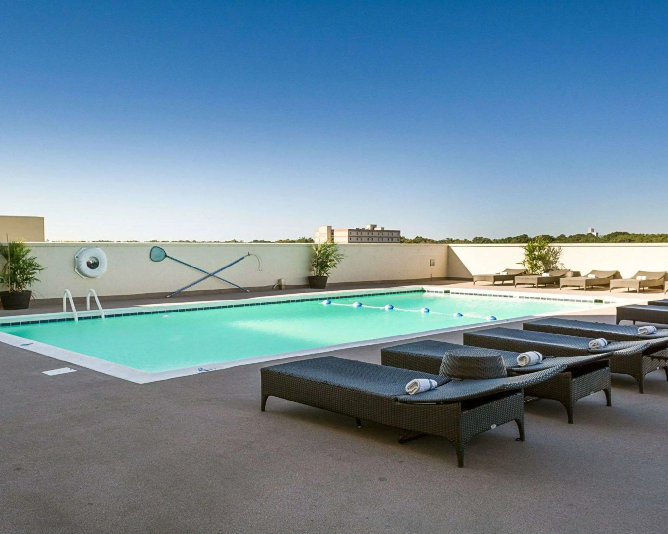 Comfort Suites Beachfront