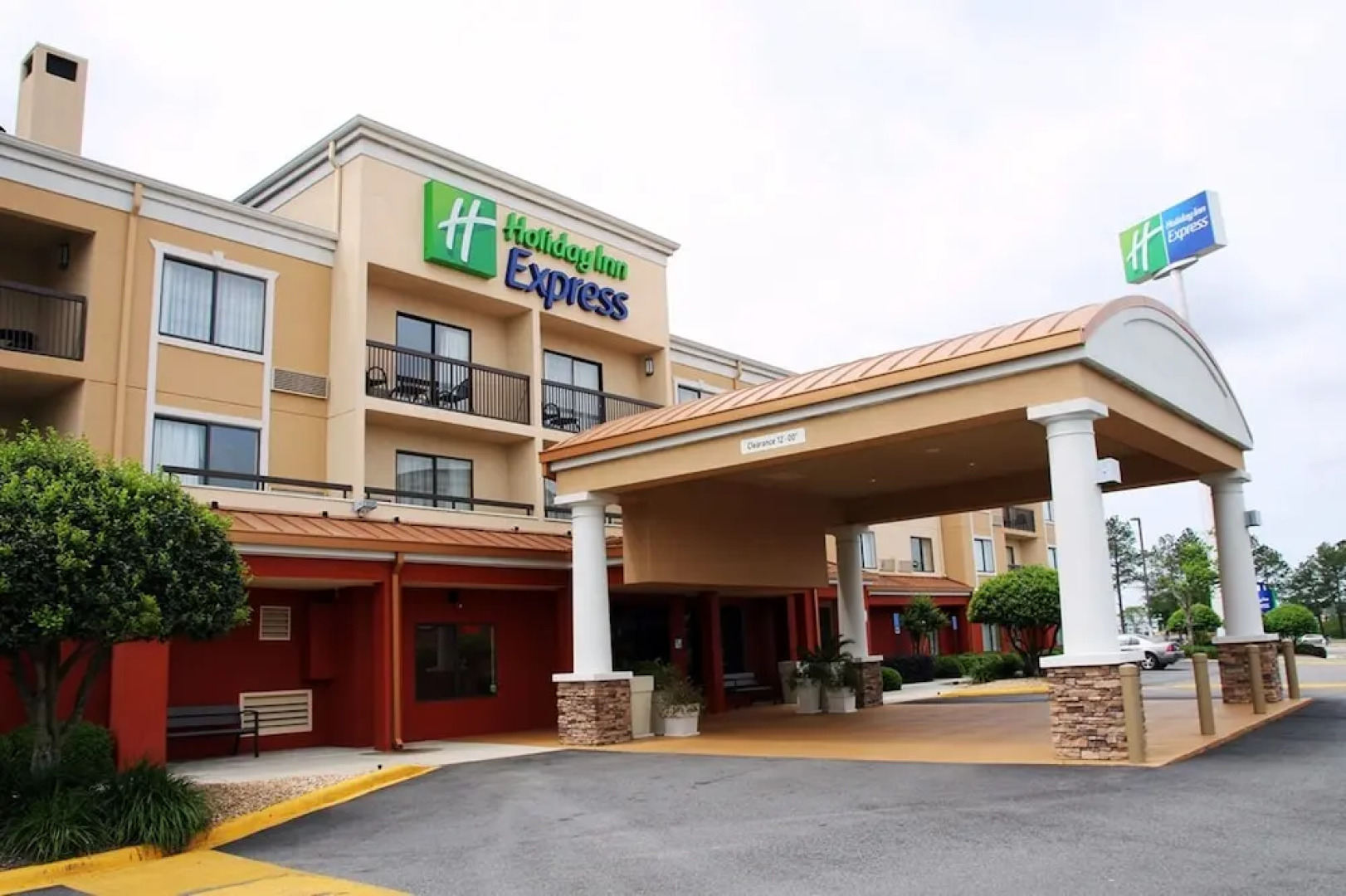 Tifton Inn & Suites