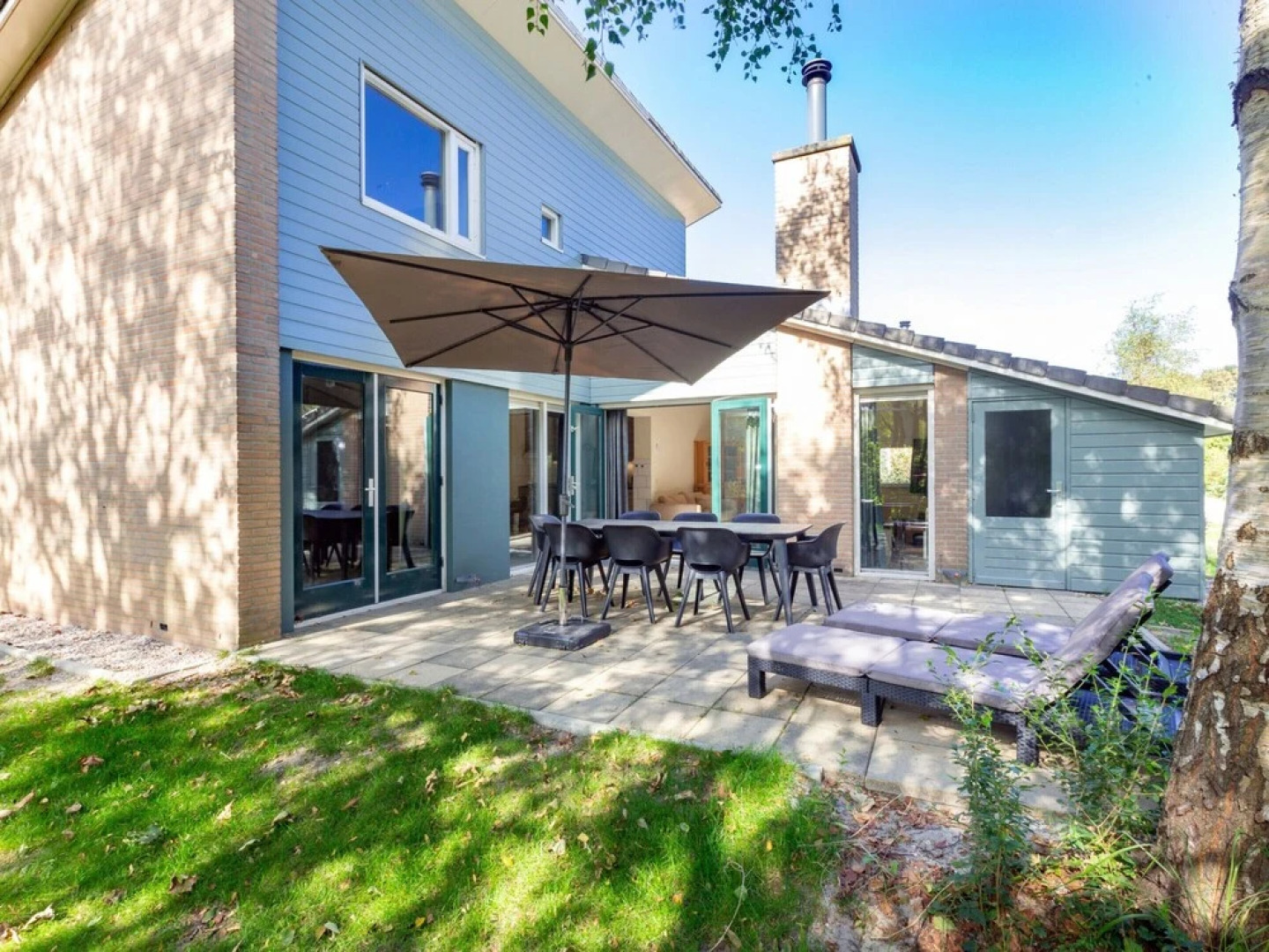 Restyled Holiday Home with 2 Bathrooms near Beach