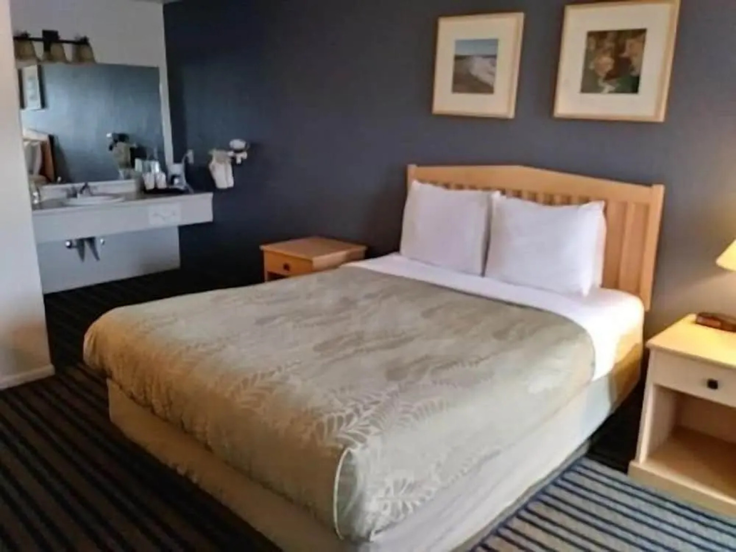 Pacific Reef Hotel & Light Show