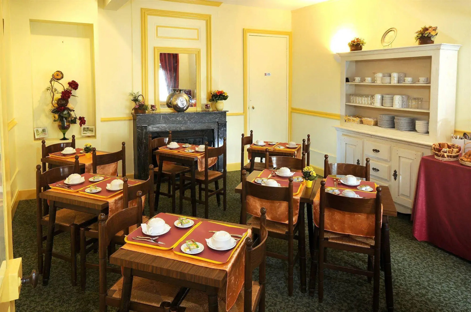 Citôtel le Plat dEtain