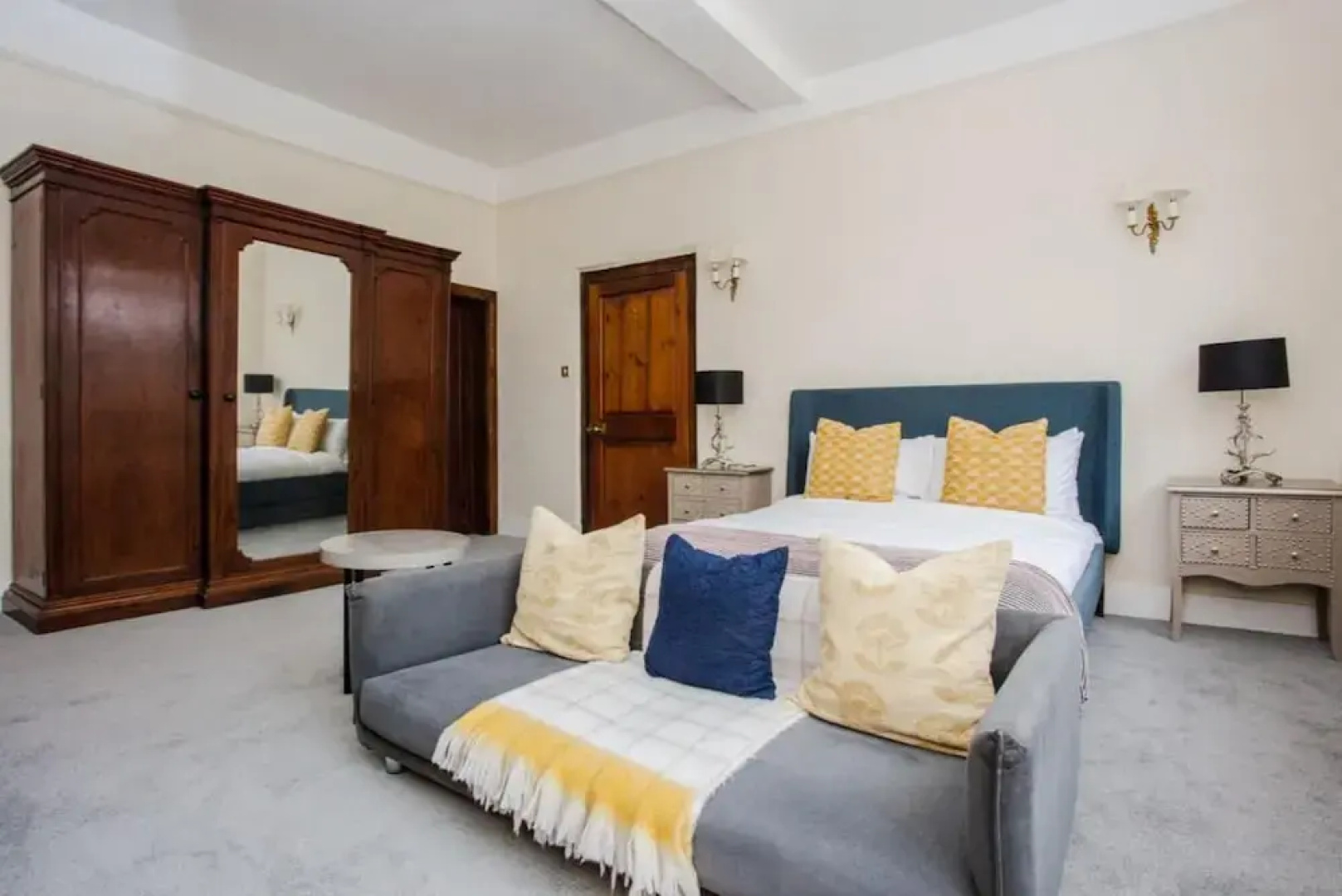 The Royal Retreat -elegant 7bdr With Garden