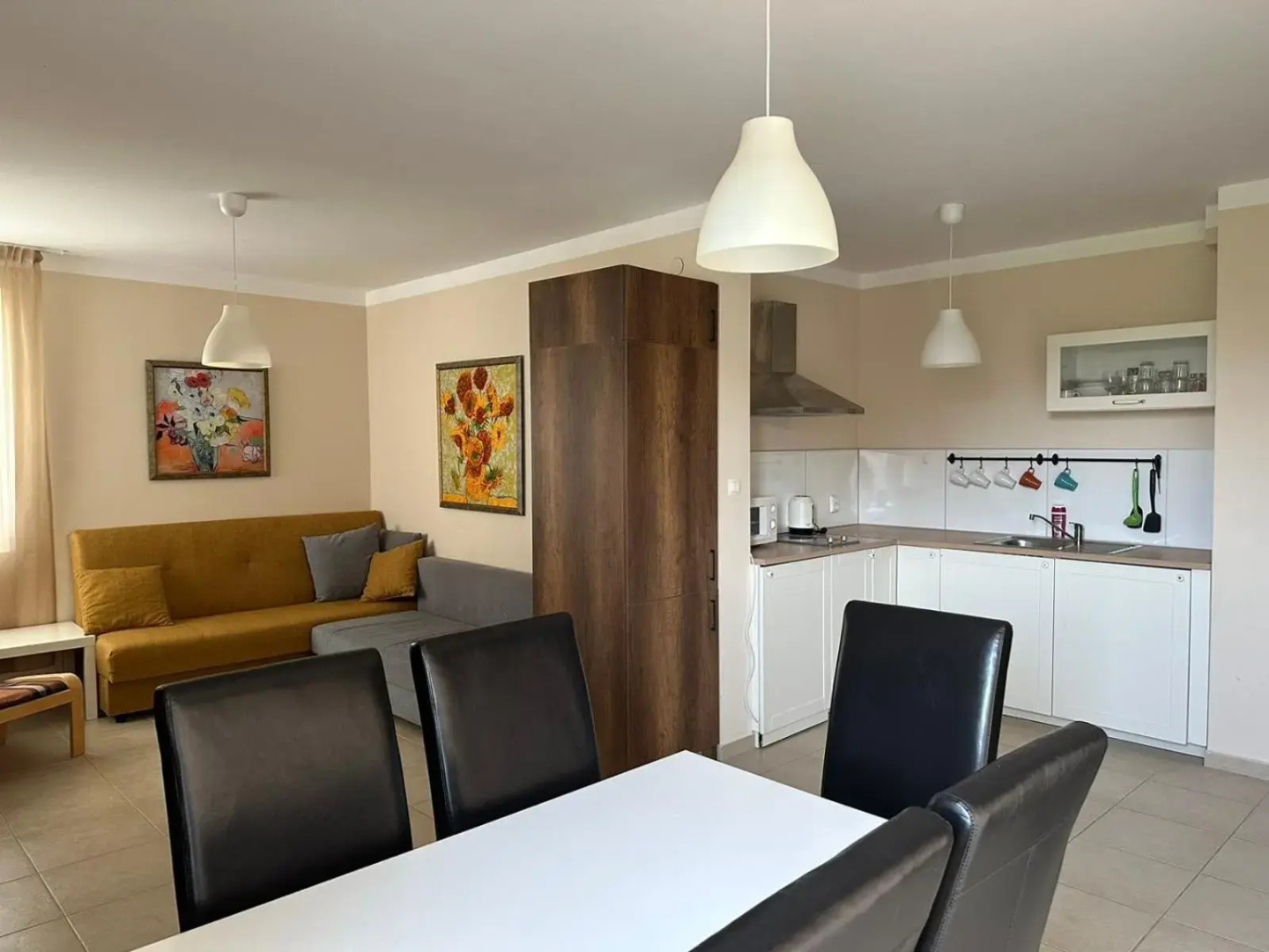 Lovely 2-bedroom apartment in Pomorie residence 250m to the beach