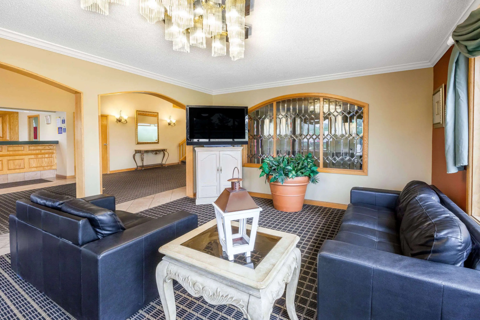 Days Inn and Suites Kalamazoo