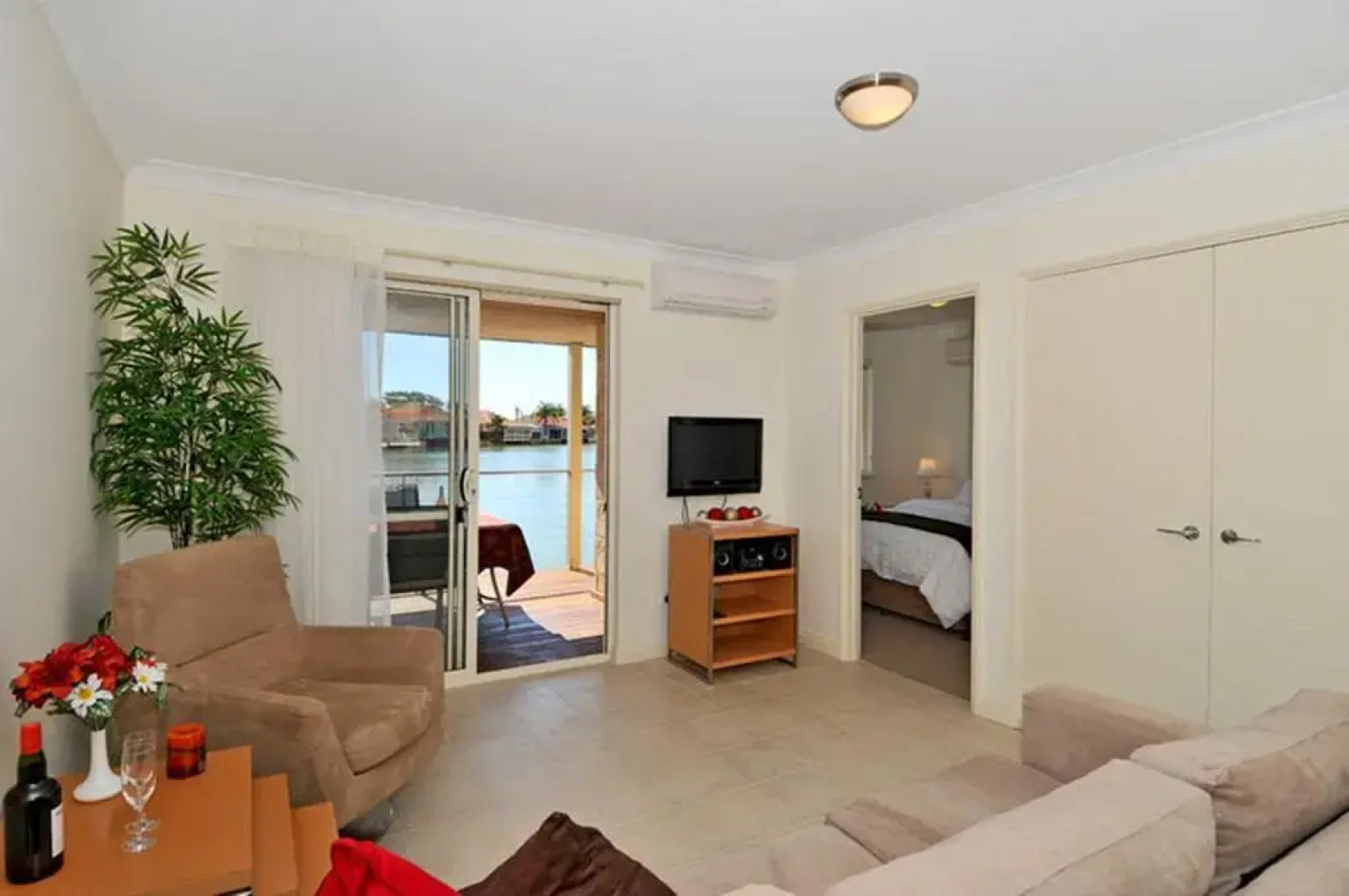 Lakeside Holiday Apartments