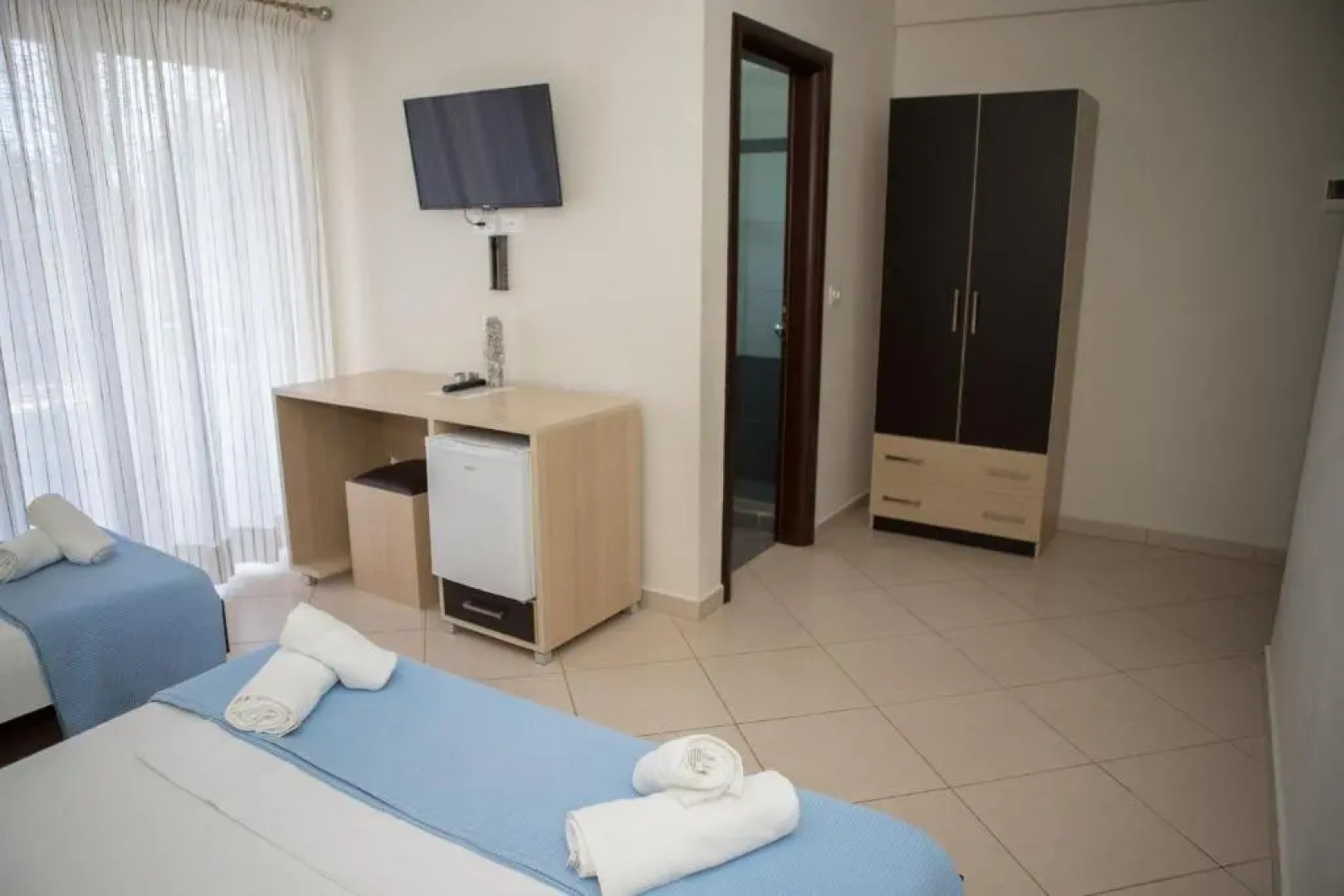 Perivolos Apartments