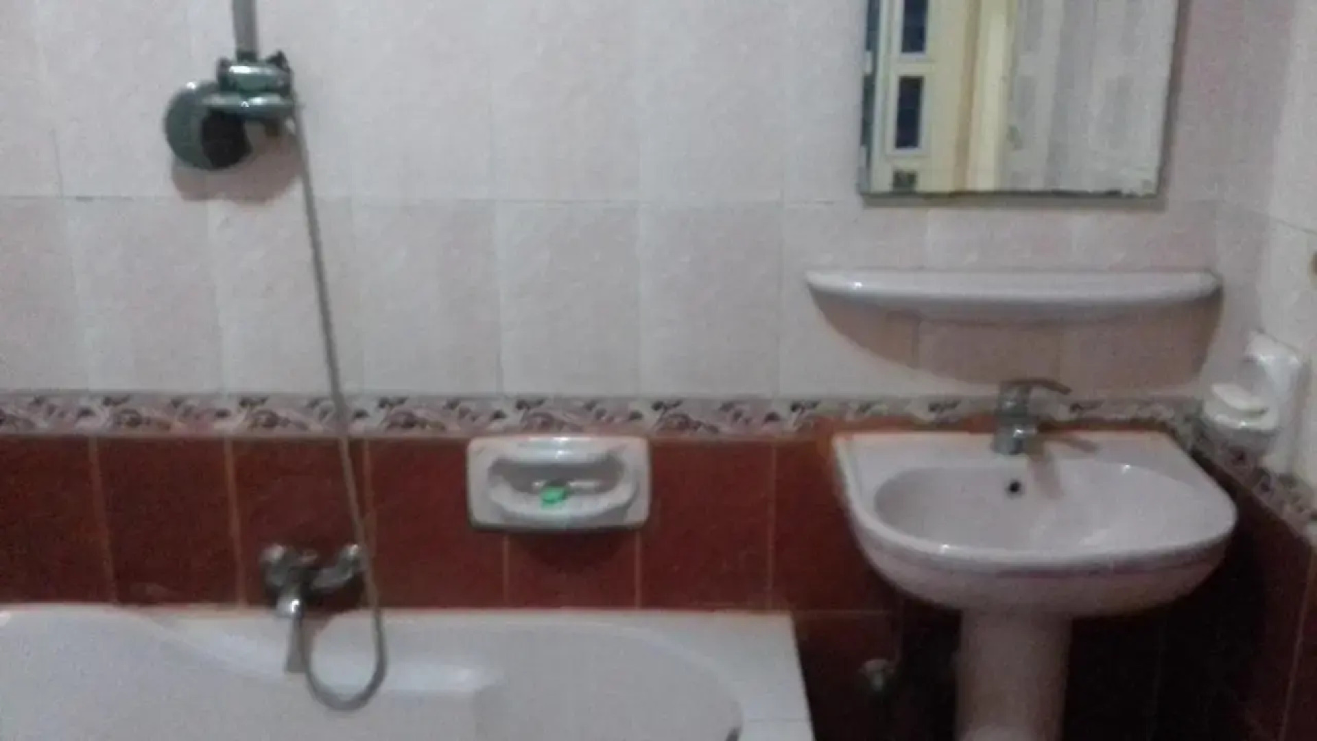 A 3-BR apt with FP in Alex - 20 mins from the sea