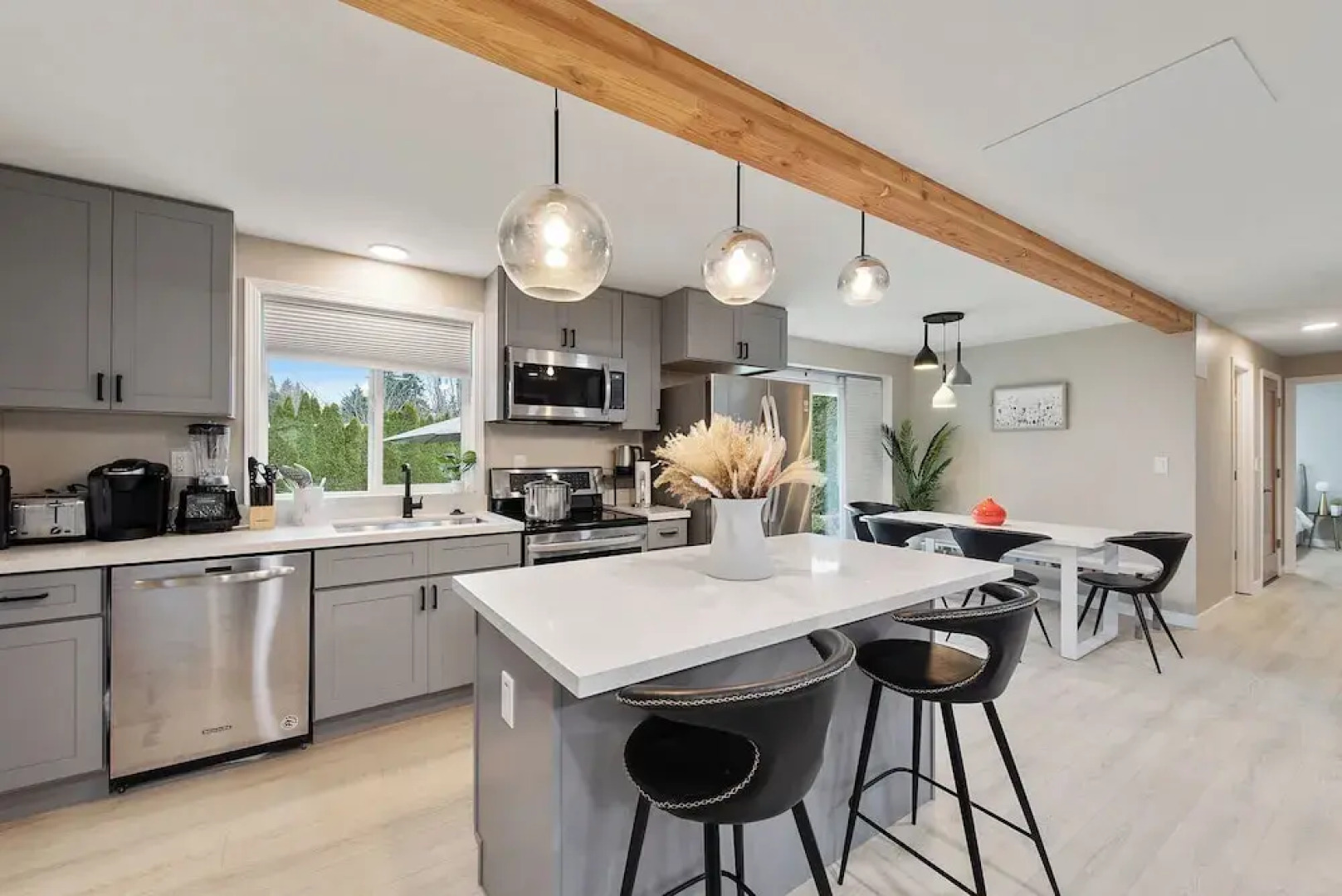 Joyful Kirkland Home, Near Beach, Hot Tub & AC