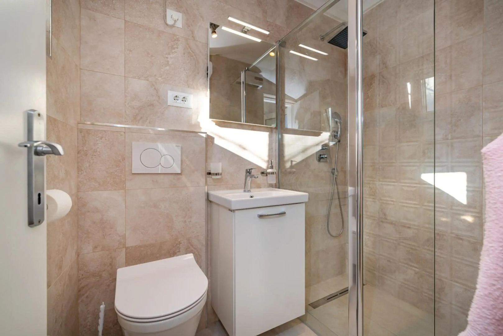 Mediterranean terrace apartment with Bikes & SUP