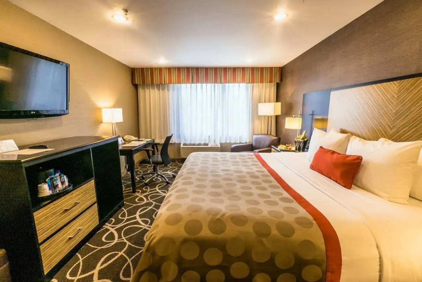Holiday Inn Newark International Airport by IHG