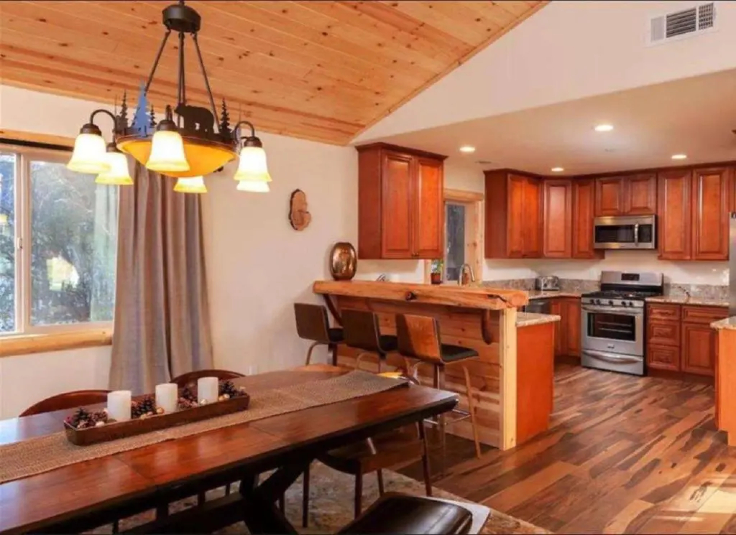 Mountain Air by AvantStay Stunning Log Cabin in Big Bear w Pool Table