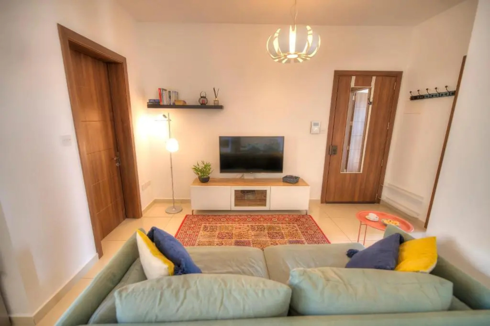 Charming 2 bedroom apartment close to Junior College ETUS1-1