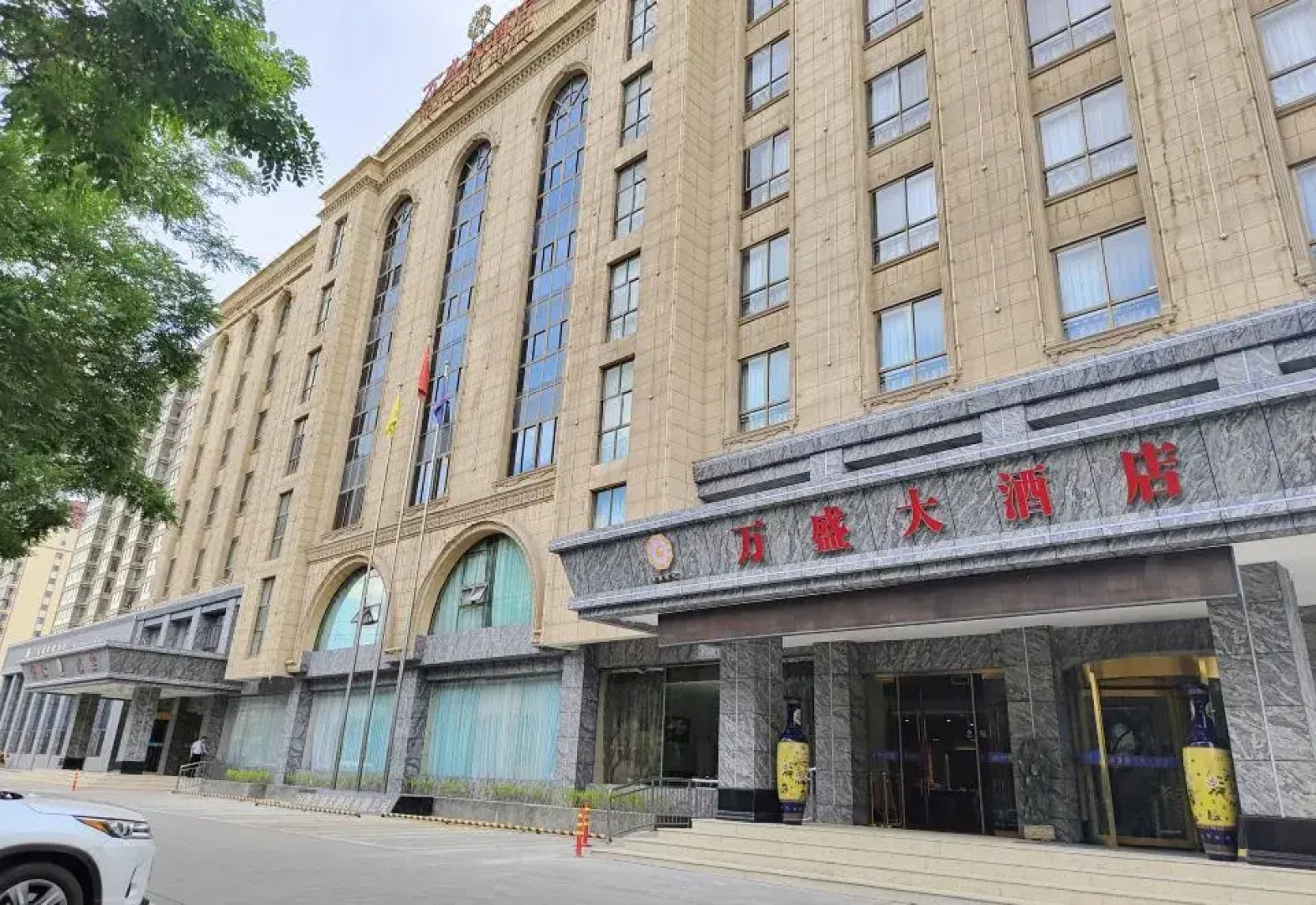 Baiyin Renan Hotel