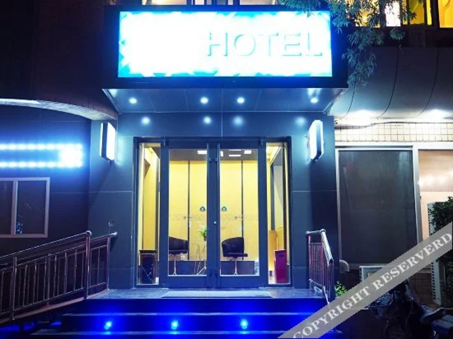 Yibai Hotel (Baihua Road store, west square, Baoding railway station)