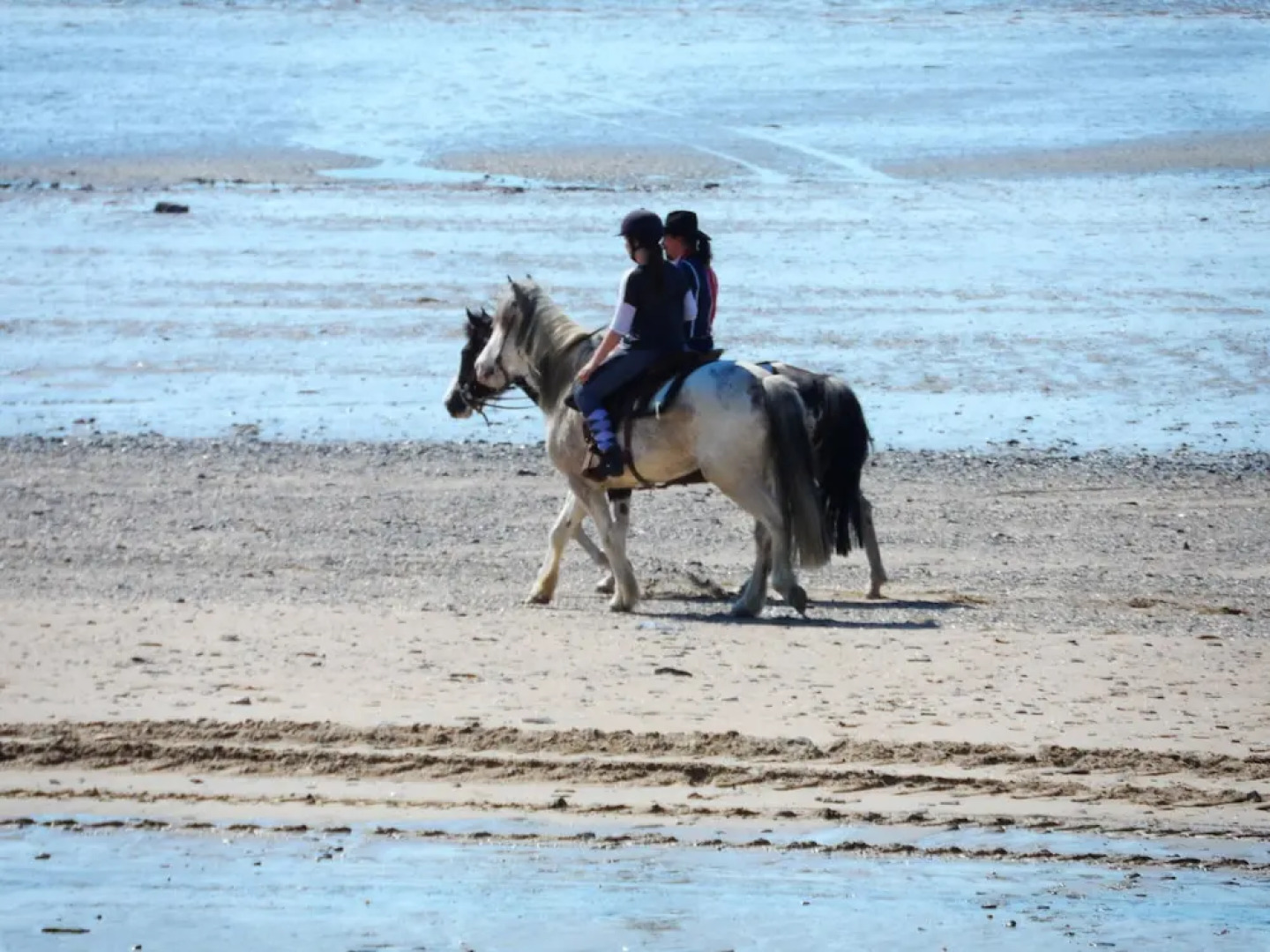 House With 2 Bedrooms in Chanteloup, With Wonderful Lake View, Furnish