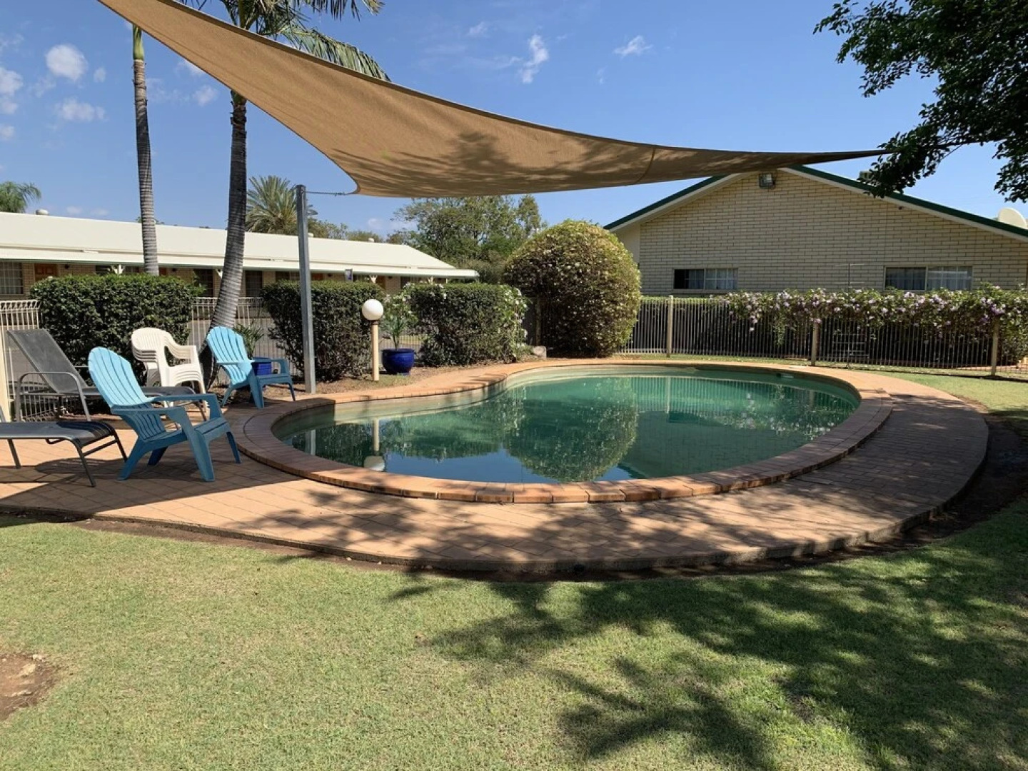 Riverland Motor Inn & River's Restaurant