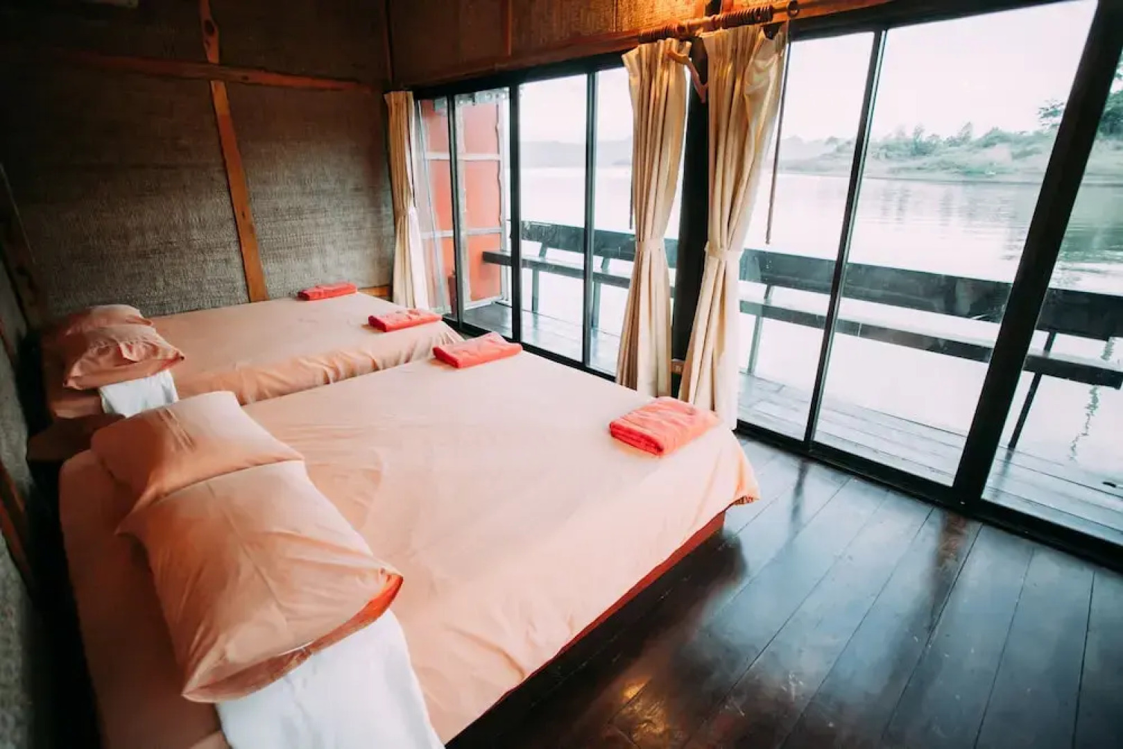 Pufa EngNam Lake Resort