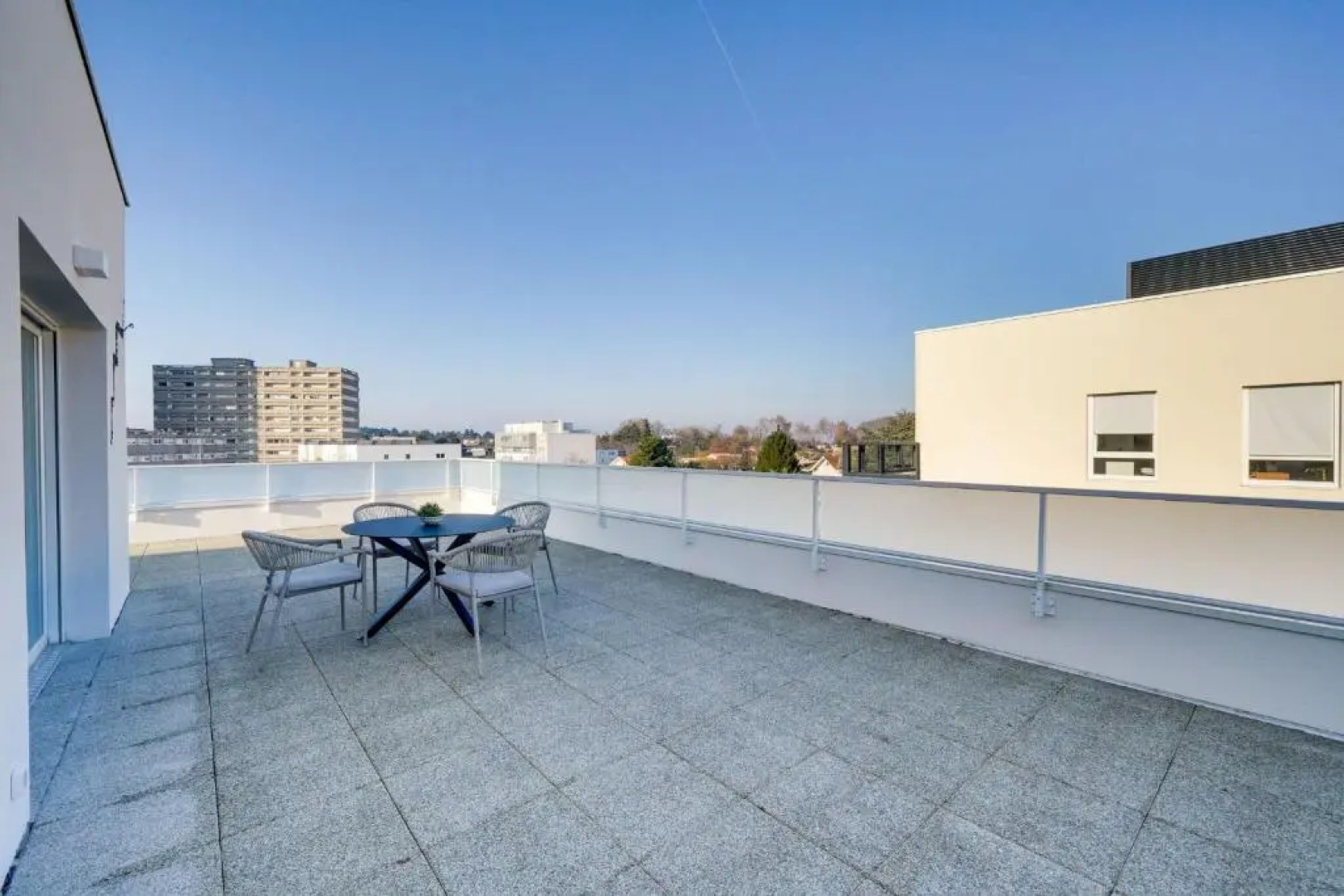 New apartment with terrace and parking