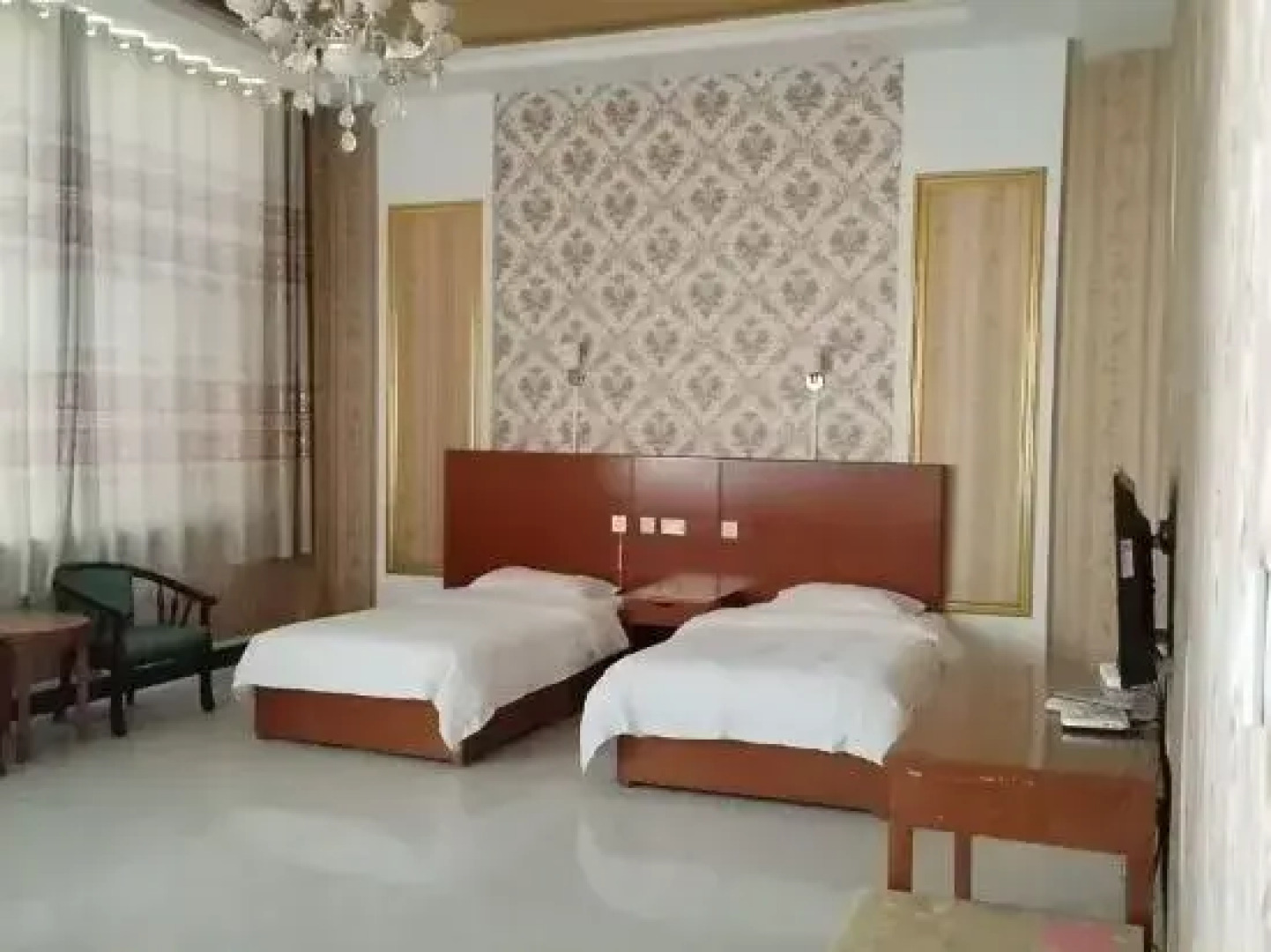 Ditan Hotel, Alxa Right Banner