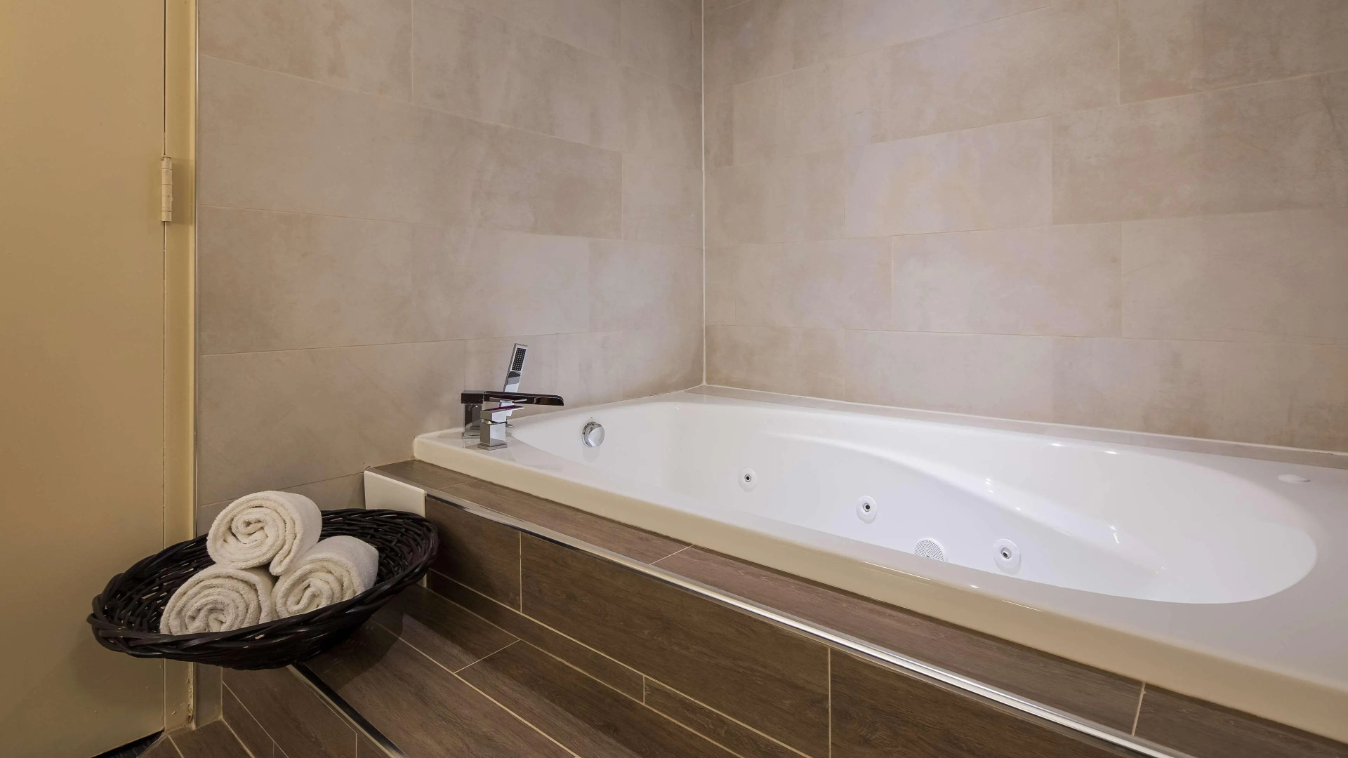 Best Western Plus Toronto Airport Hotel