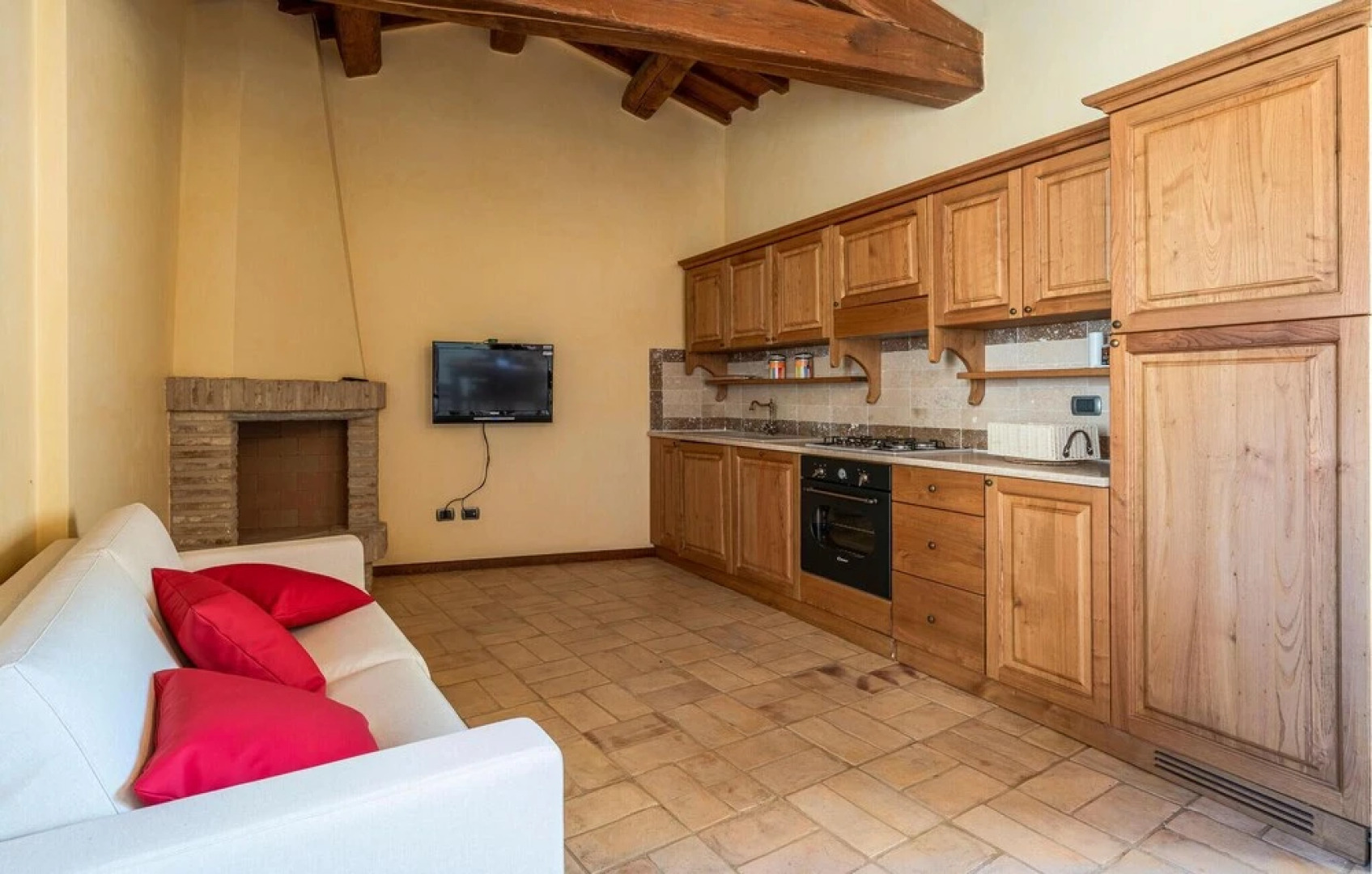 Nice Home in Camerino With Outdoor Swimming Pool, Wifi and 2 Bedrooms