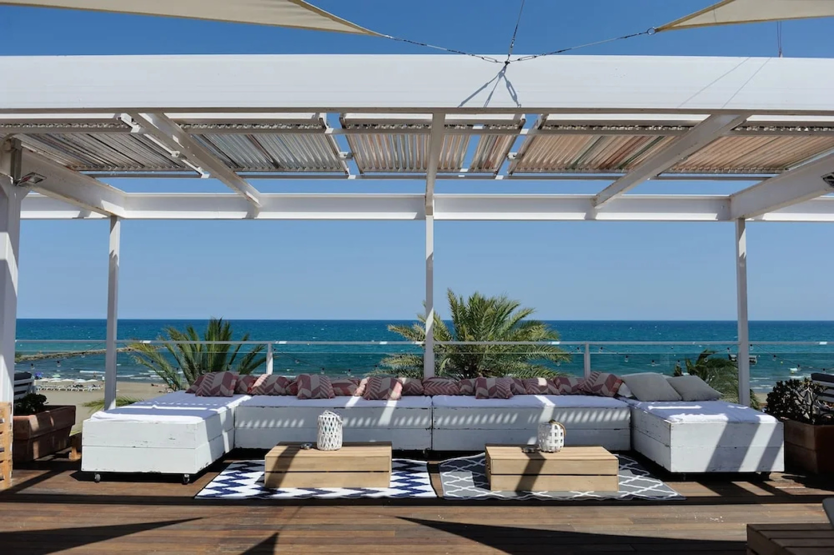 Meraki Beach Hotel