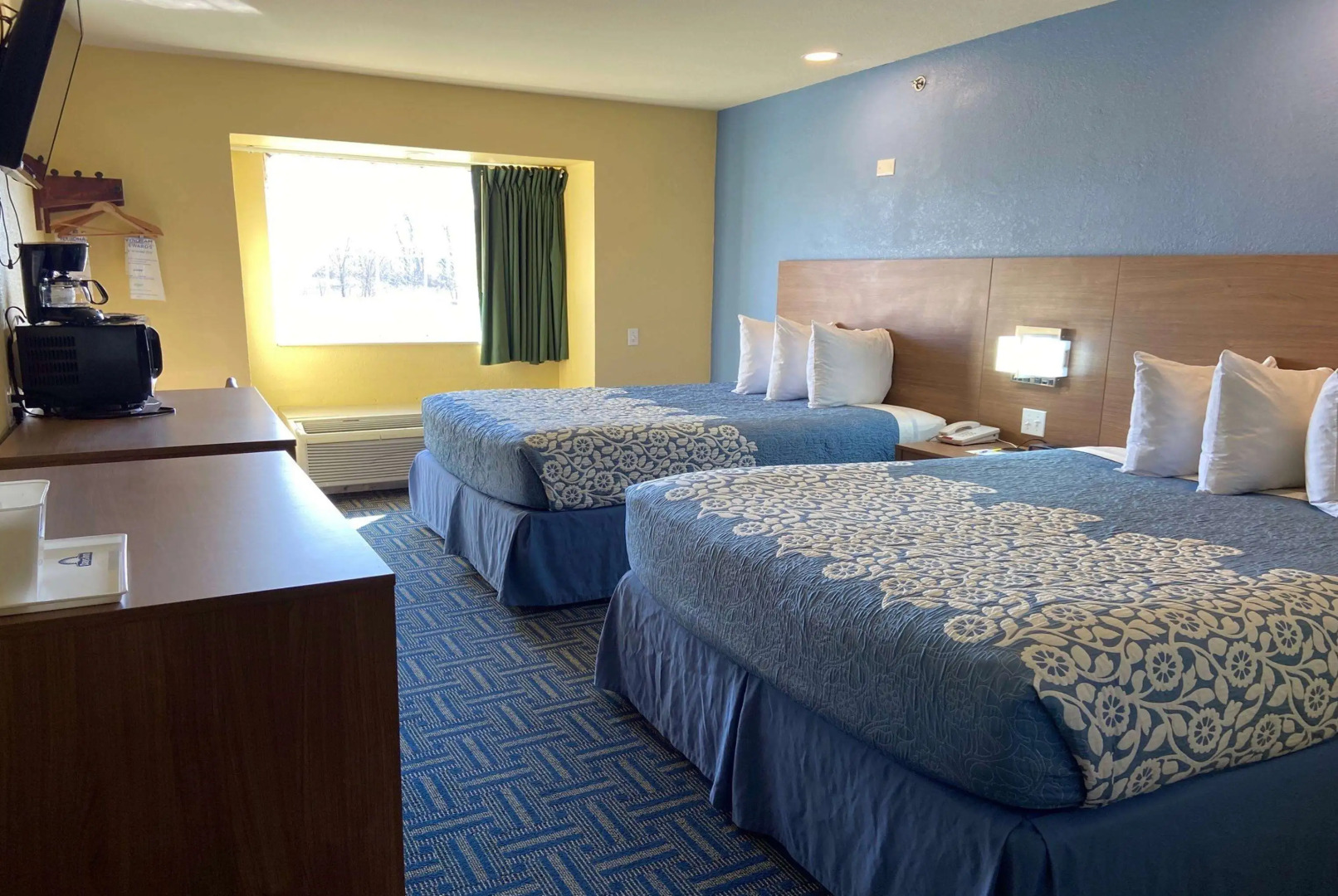 Days Inn & Suites by Wyndham Pryor