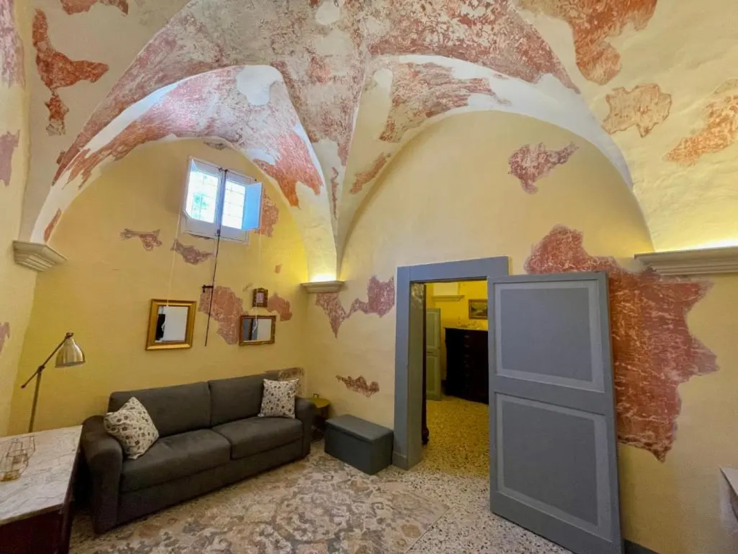 Palazzo de Carlo e il parco dei 7 pozzi