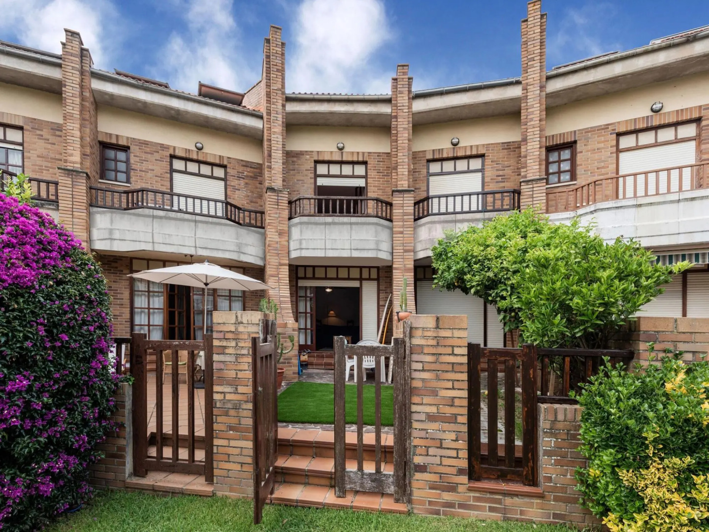 Lovely Holiday Home in Loredo a Stonethrow From the Beach & Communal Pool