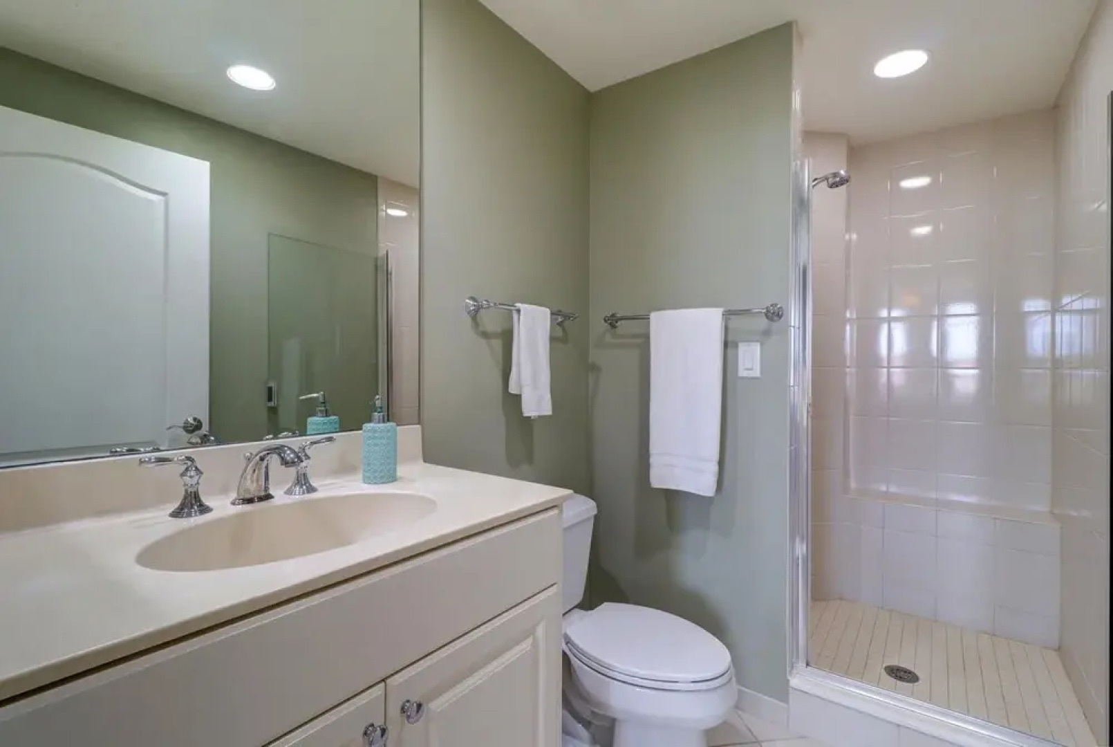 Stunning Beach Front 3 Bd Apartment @ Clearwater Belle Harbor 401