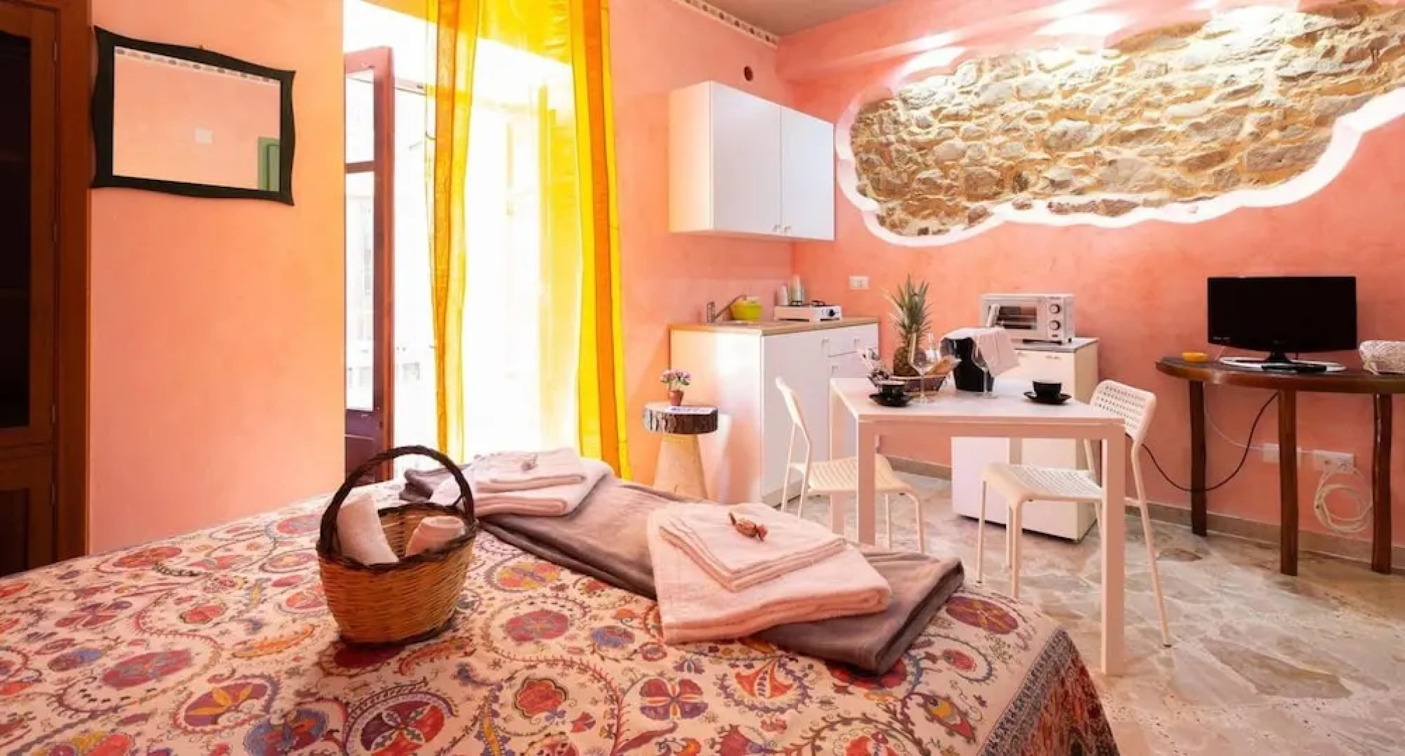 Studio in Castelbuono with wonderful city view balcony and WiFi 13 km from the beach