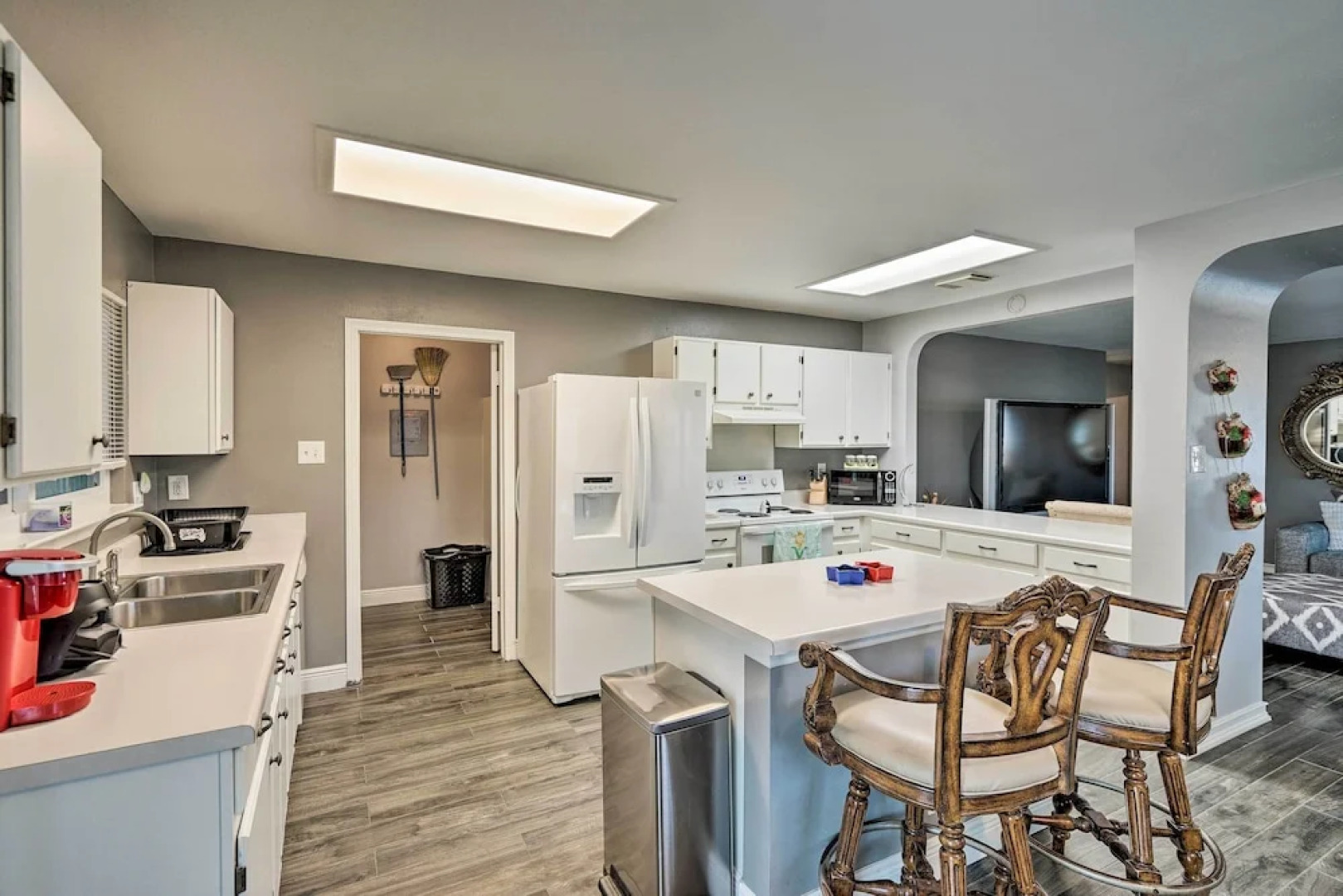 Dog-friendly Texas Retreat w/ Hot Tub, Patio & Bar