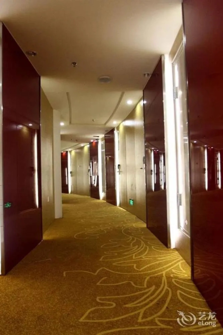 Holiday Bay Fashion Hotel