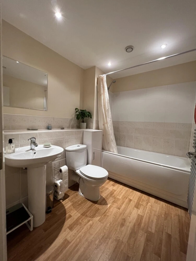 Amazing Marina View Apartment With Balcony Bristol