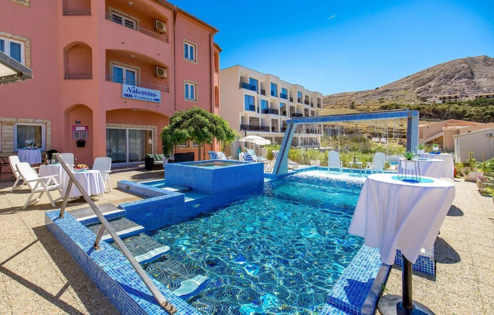 Beautiful Home in Metajna With Wifi and 14 Bedrooms