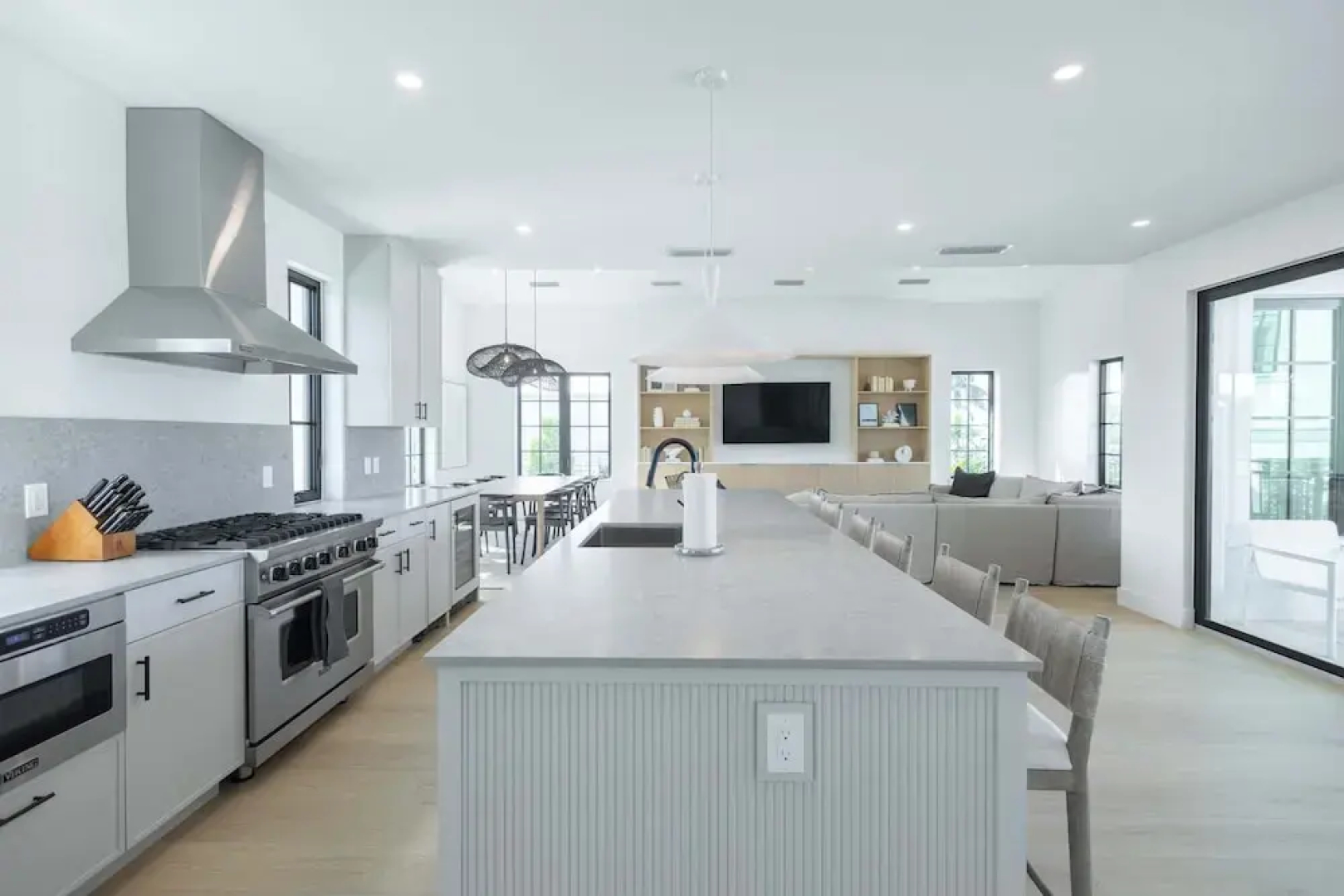 Brand New Catchlight House With Private Pool