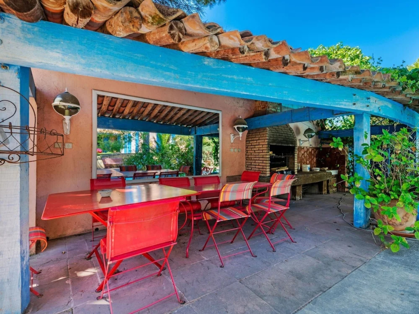 Unparalleled Combination of Nature and Water in This House on the Côte Bleue